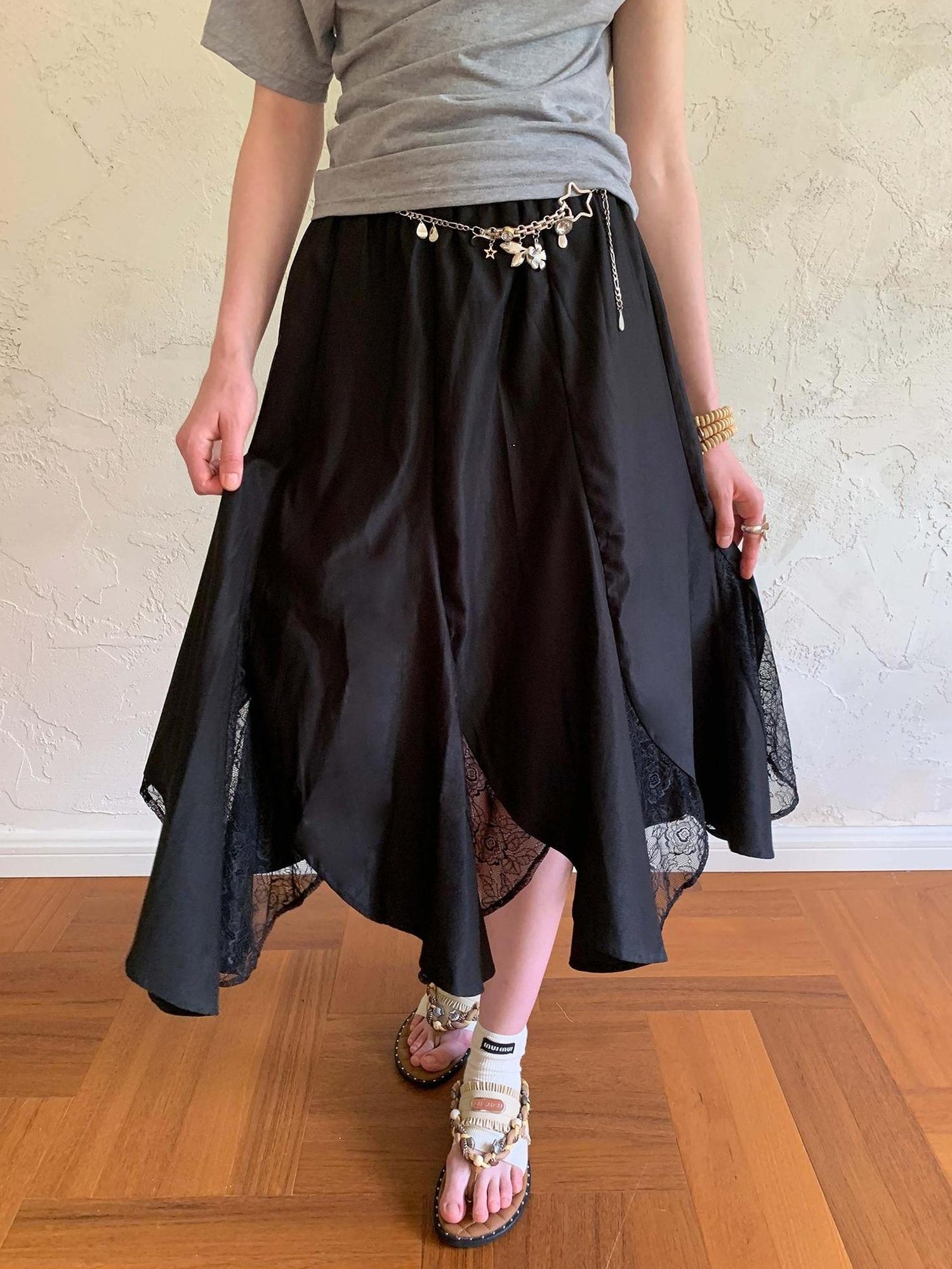 DIDDI MODA Elegant Lace Paneled Fishtail Skirt With Floral Hem