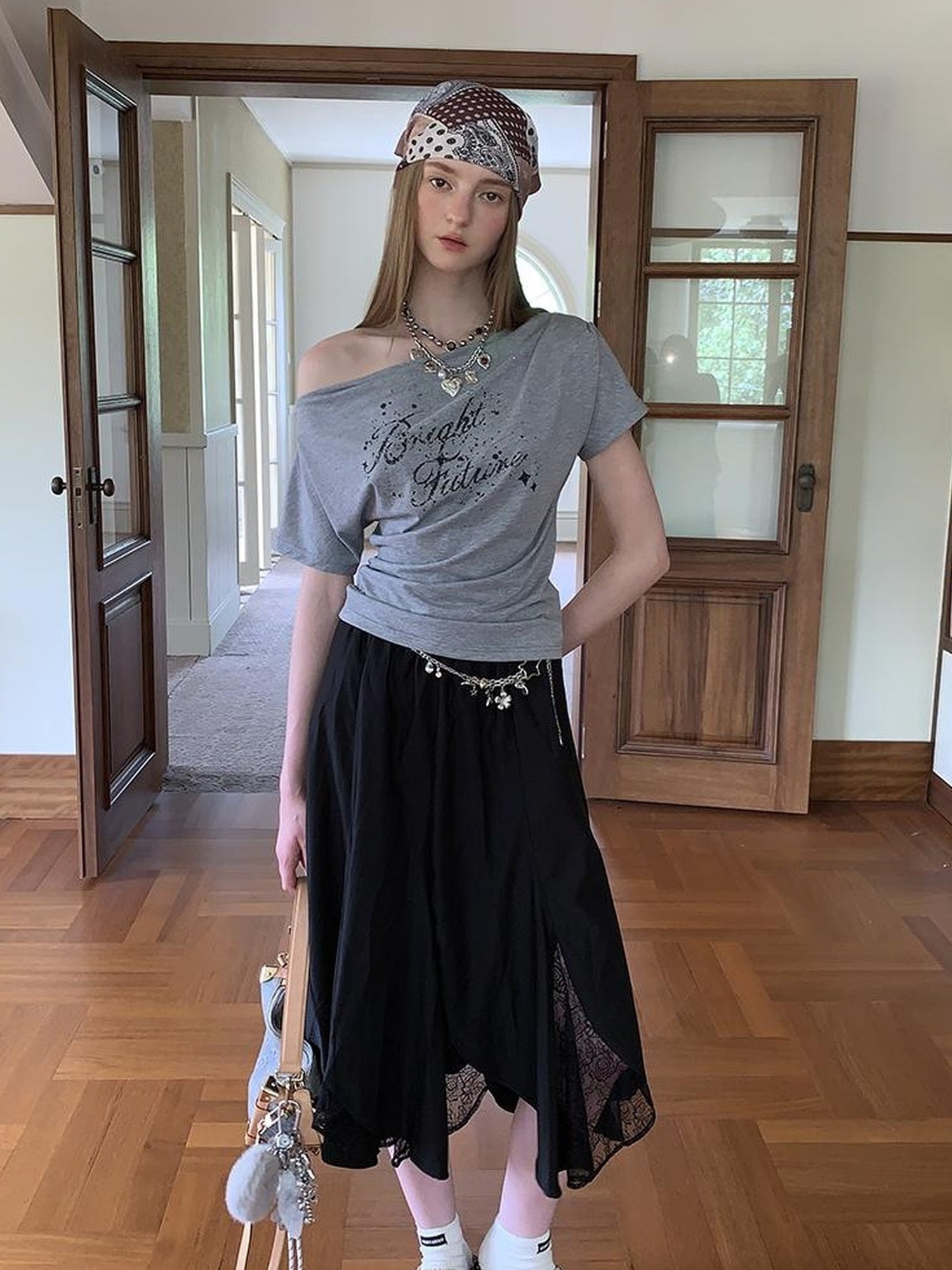 DIDDI MODA Elegant Lace Paneled Fishtail Skirt With Floral Hem