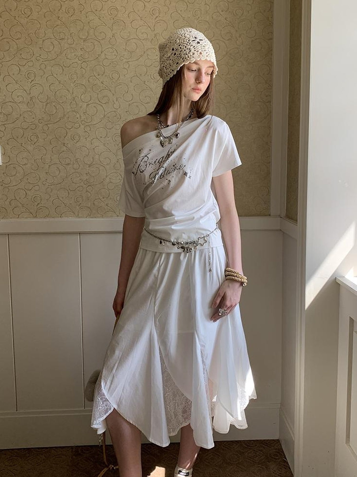 DIDDI MODA Elegant Lace Paneled Fishtail Skirt With Floral Hem