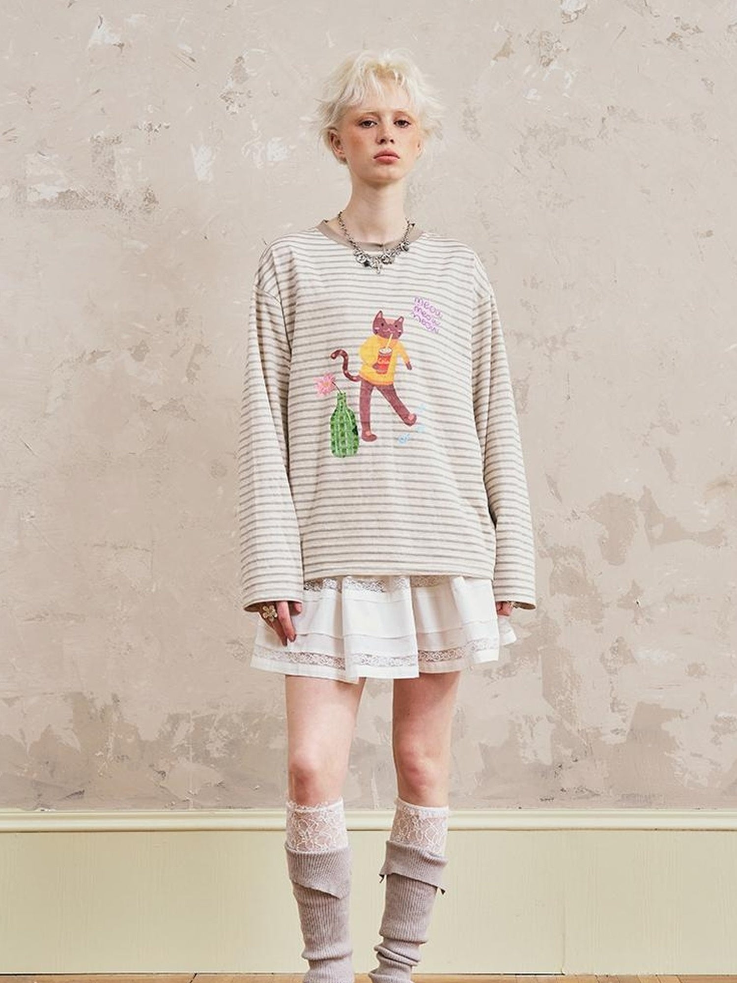 DIDDI MODA Elegant Lace Tiered Mini Skirt With Floral Detailing