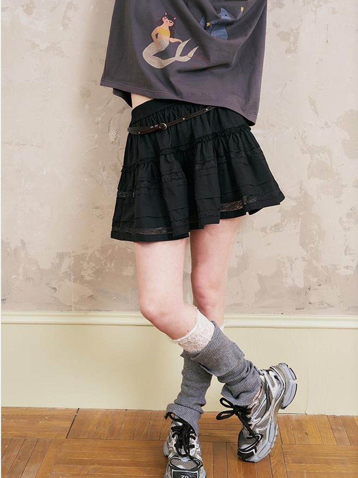 DIDDI MODA Elegant Lace Tiered Mini Skirt With Floral Detailing