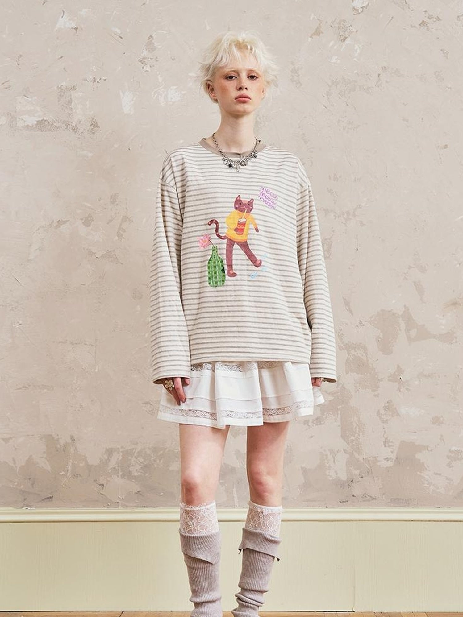 Elegant Lace Trimmed Tiered Mini Skirt