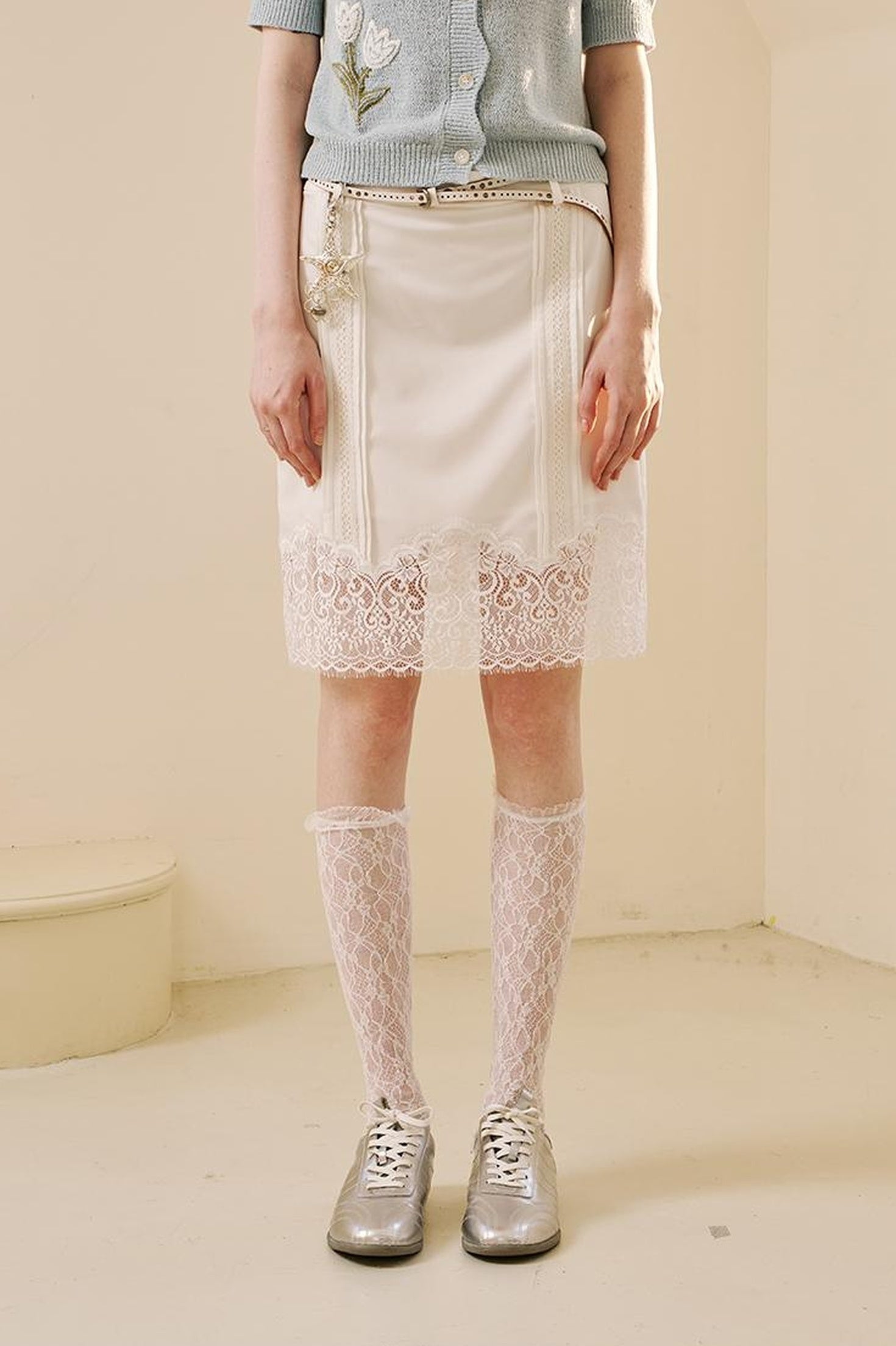 DIDDI MODA Elegant Lace Trimmed Tuck Skirt