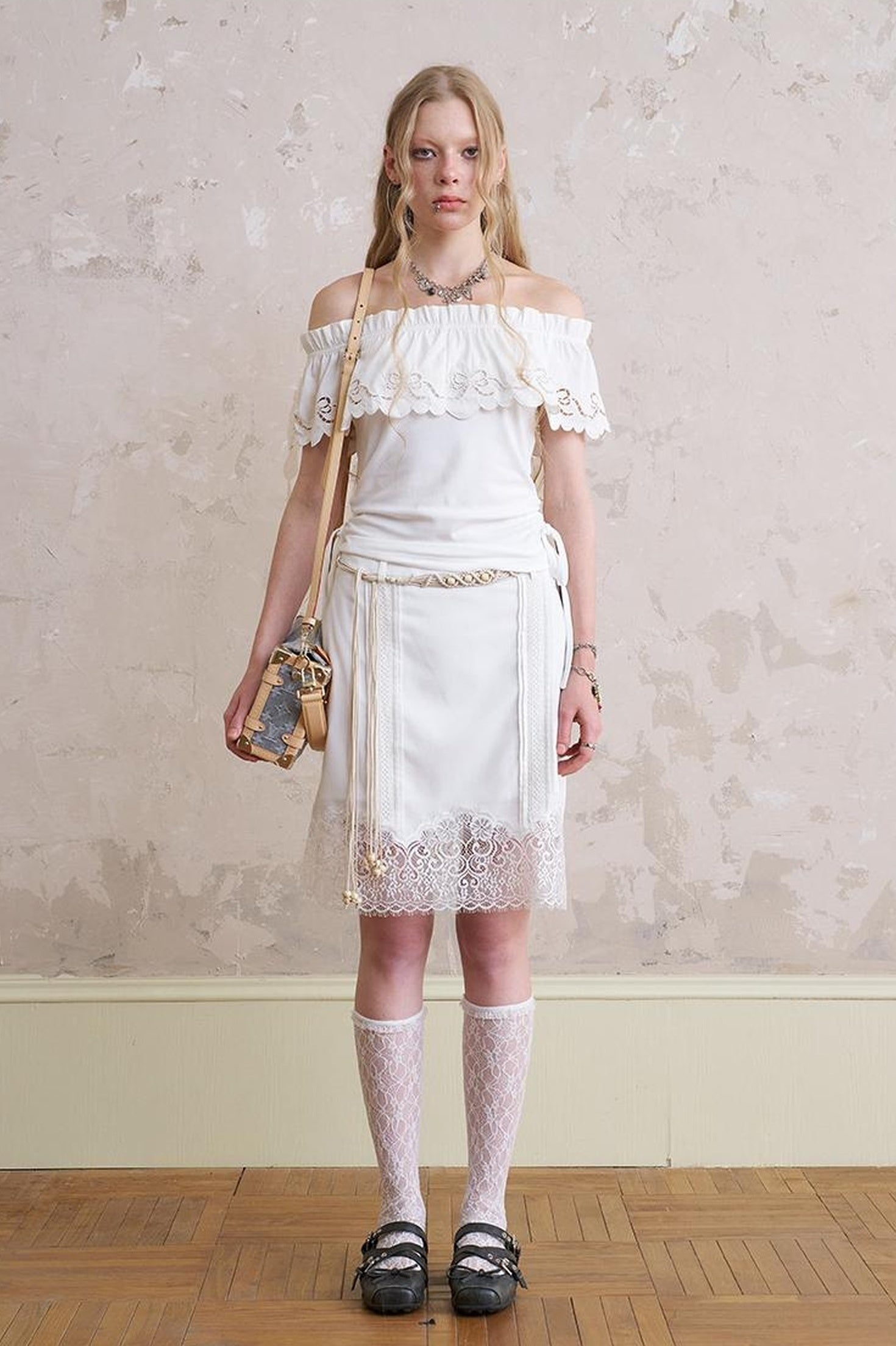 DIDDI MODA Elegant Lace Trimmed Tuck Skirt