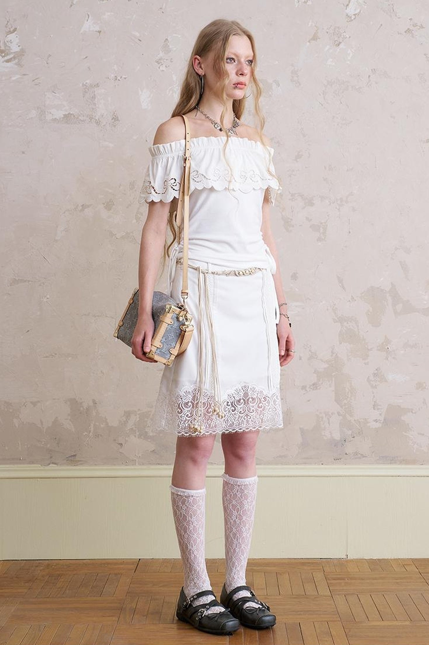 DIDDI MODA Elegant Lace Trimmed Tuck Skirt