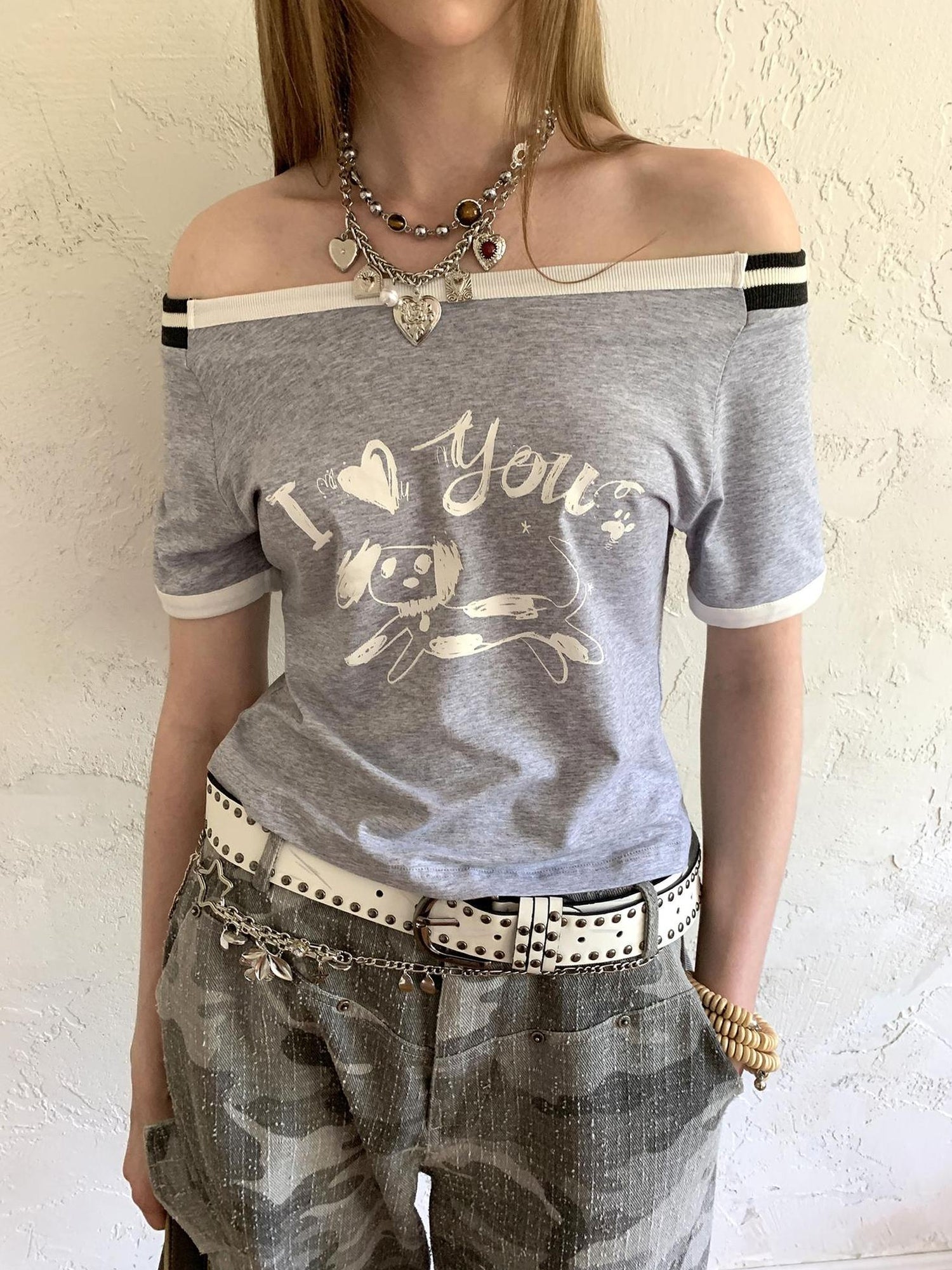 DIDDI MODA Elegant Off Shoulder Puppy Print Tee