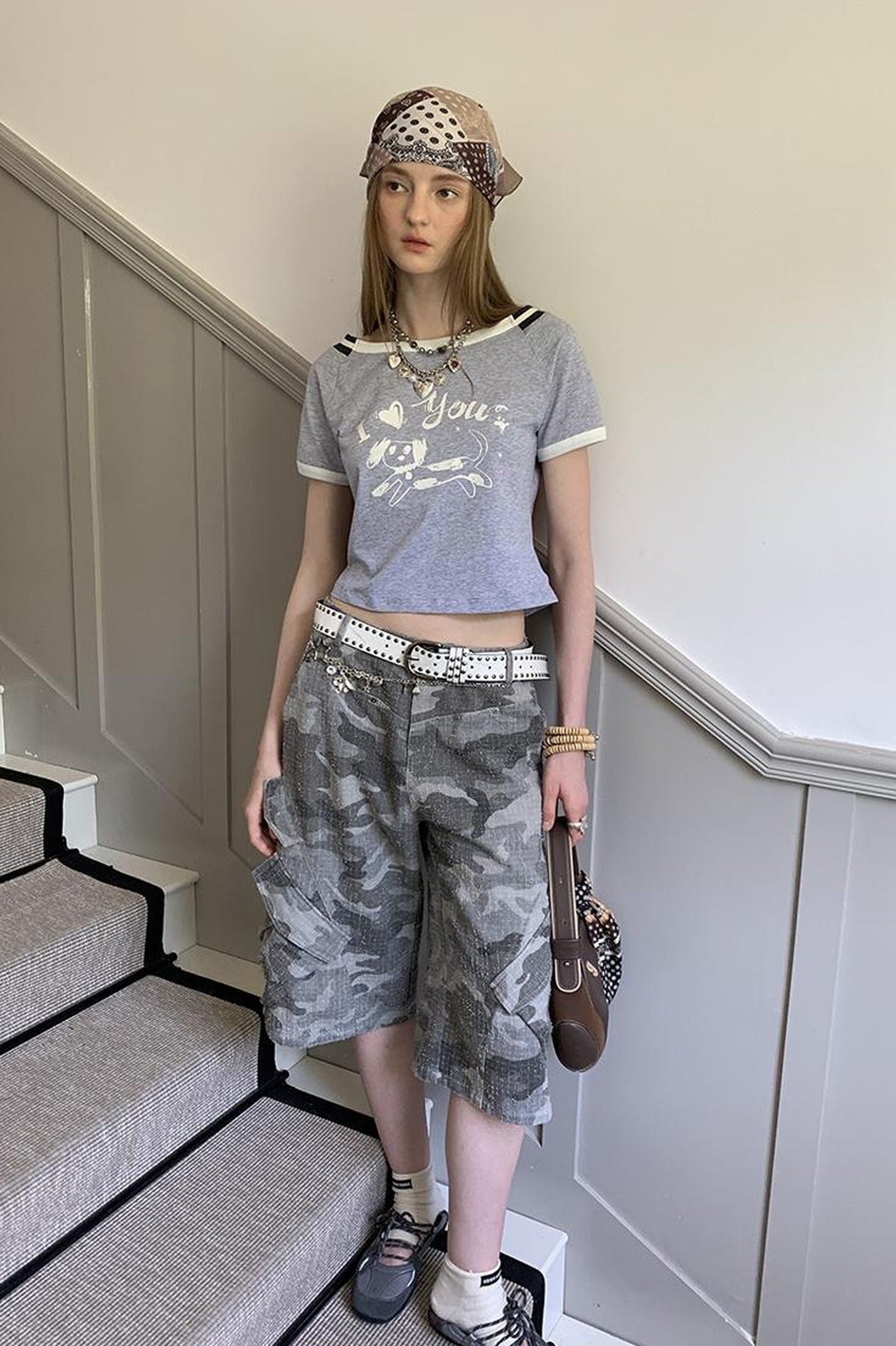 DIDDI MODA Elegant Off Shoulder Puppy Print Tee