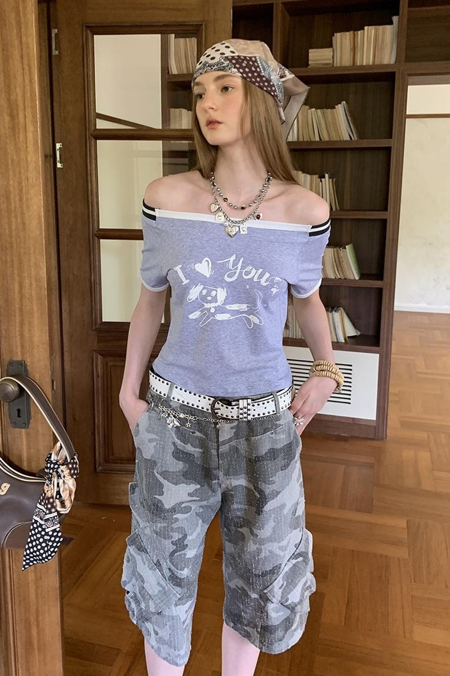 DIDDI MODA Elegant Off Shoulder Puppy Print Tee