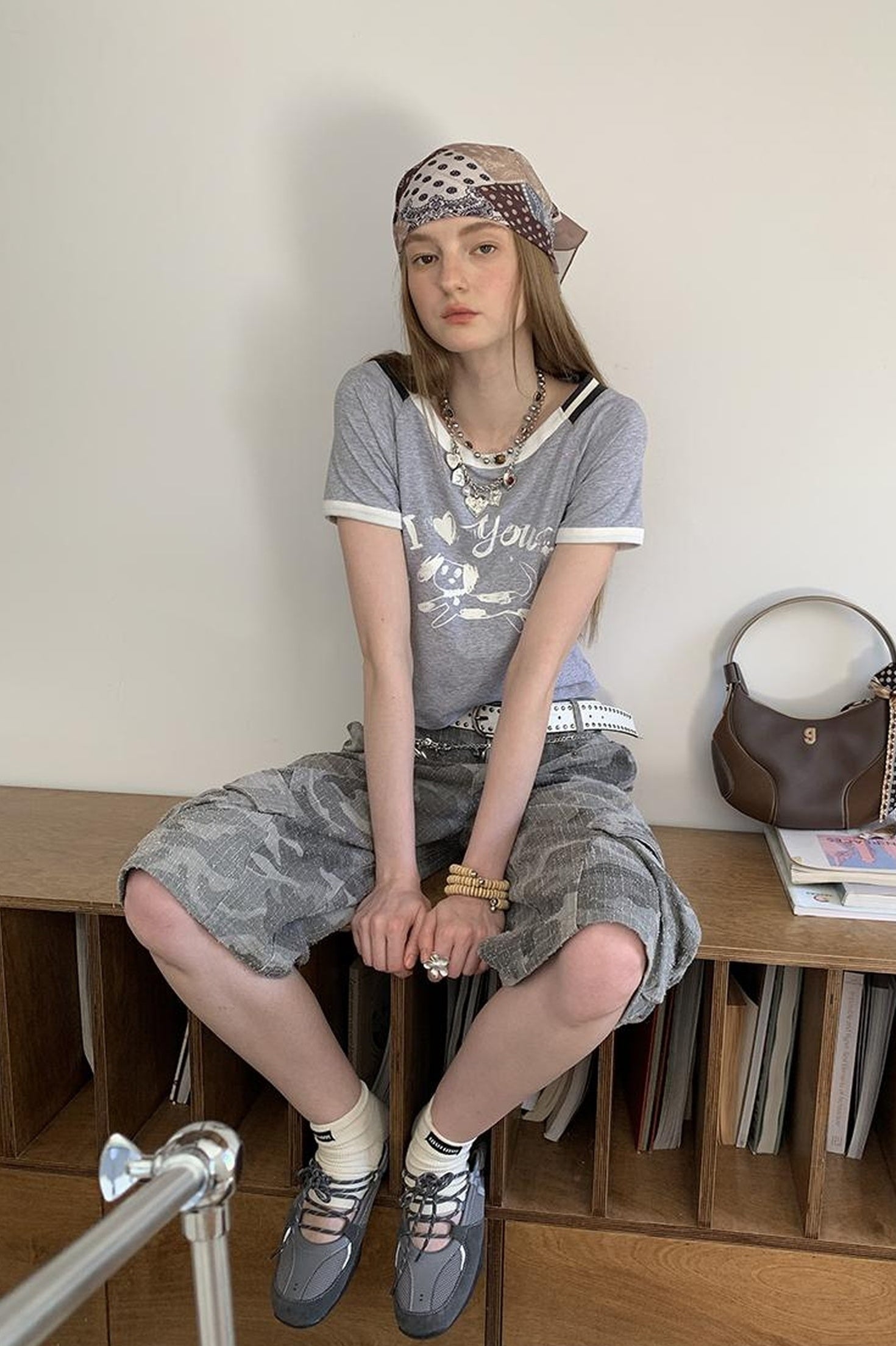 DIDDI MODA Elegant Off Shoulder Puppy Print Tee