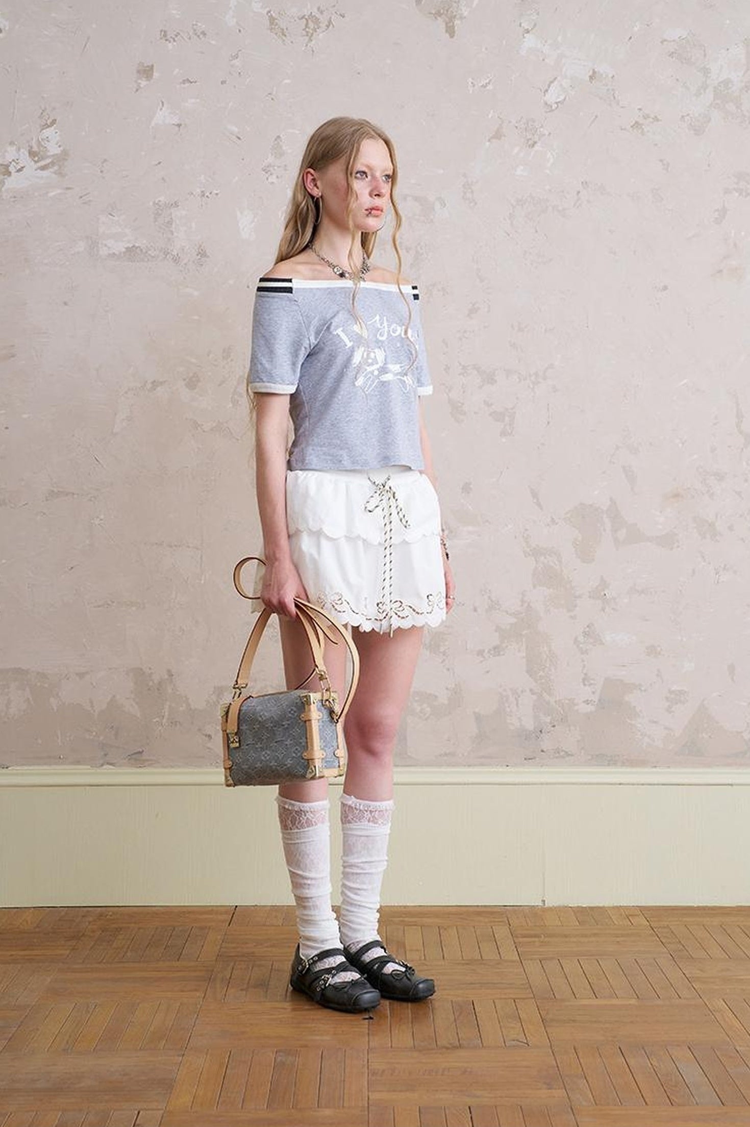 DIDDI MODA Elegant Off Shoulder Puppy Print Tee