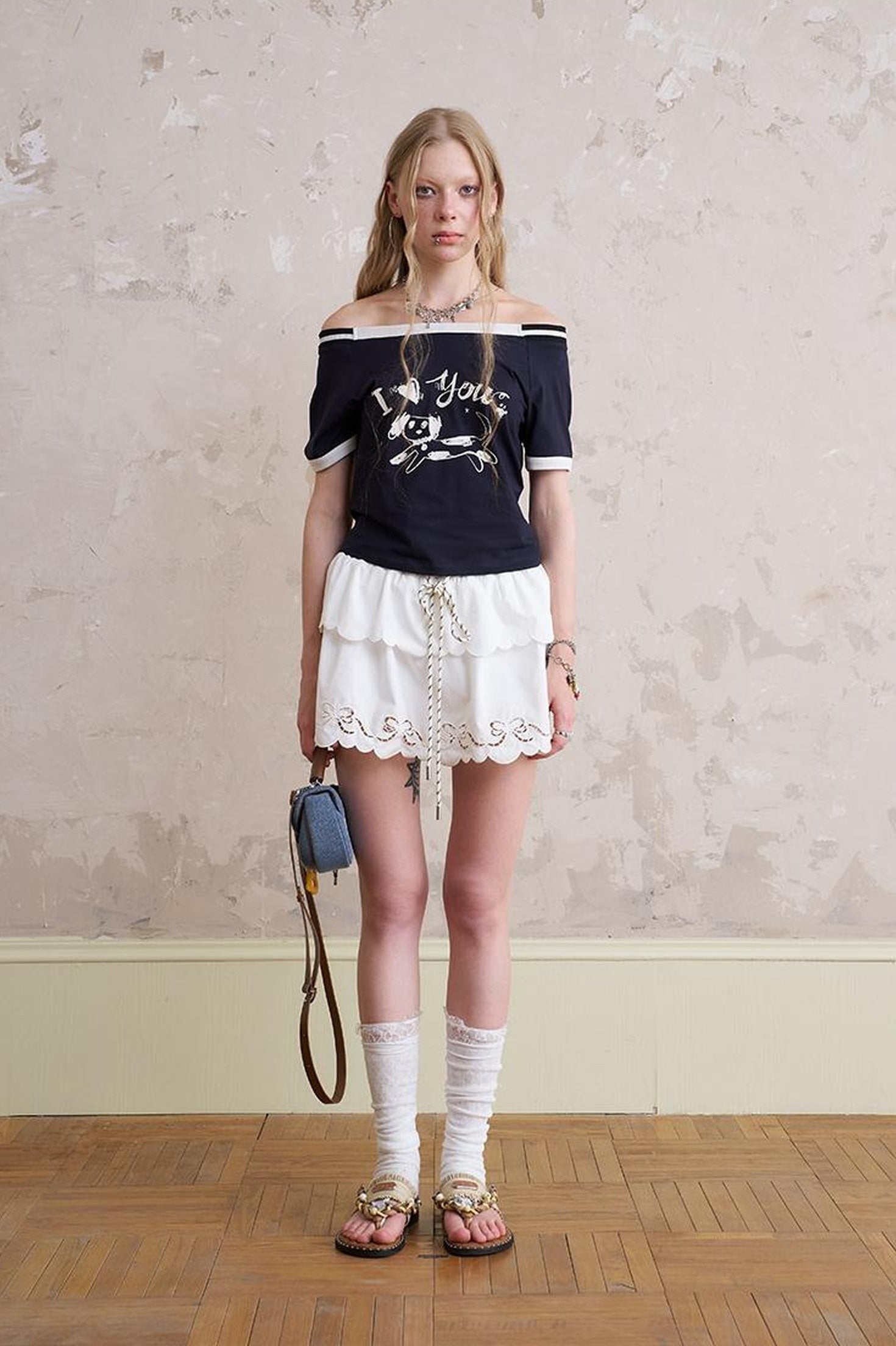 DIDDI MODA Elegant Off Shoulder Puppy Print Tee