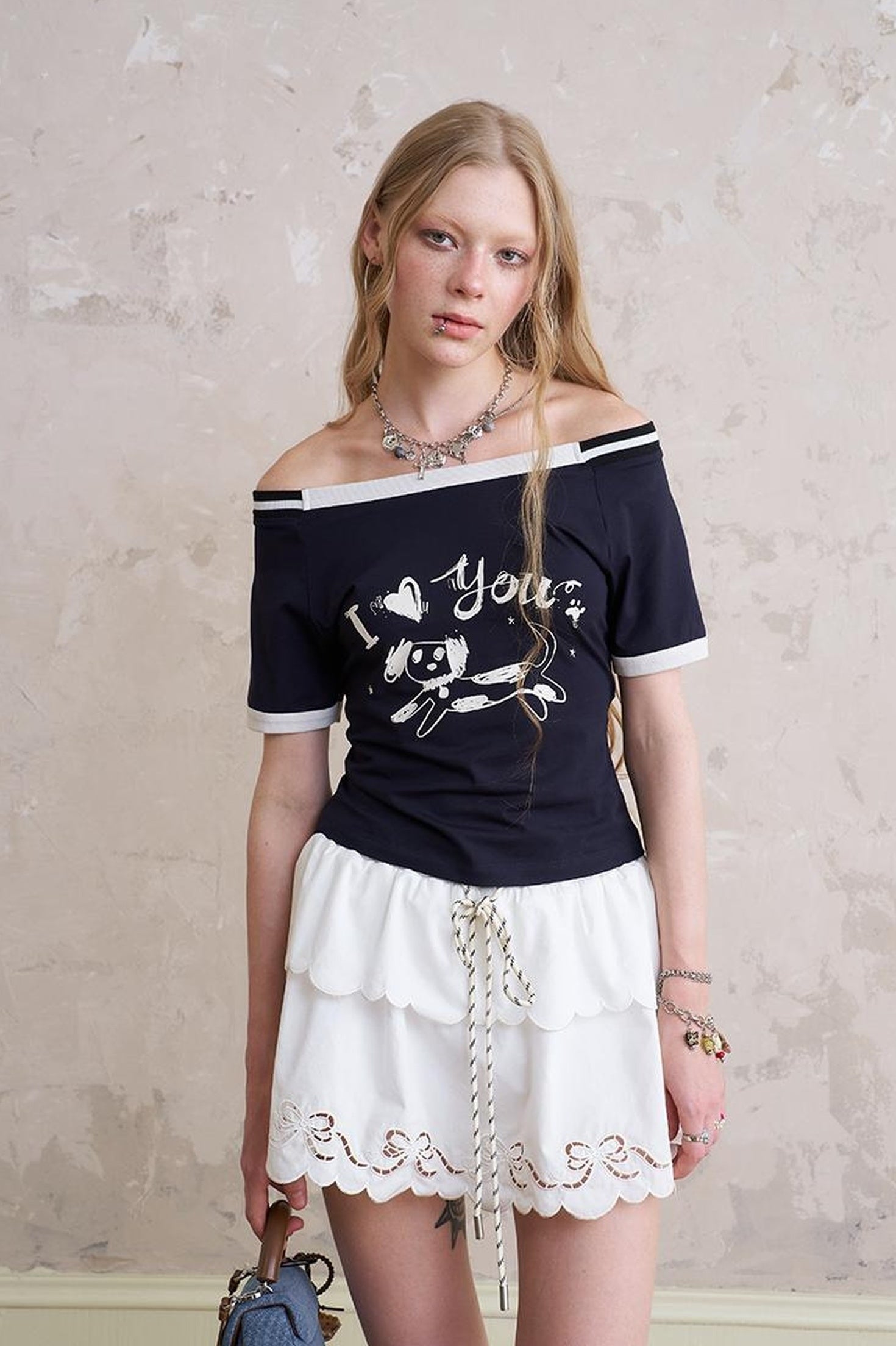 DIDDI MODA Elegant Off Shoulder Puppy Print Tee