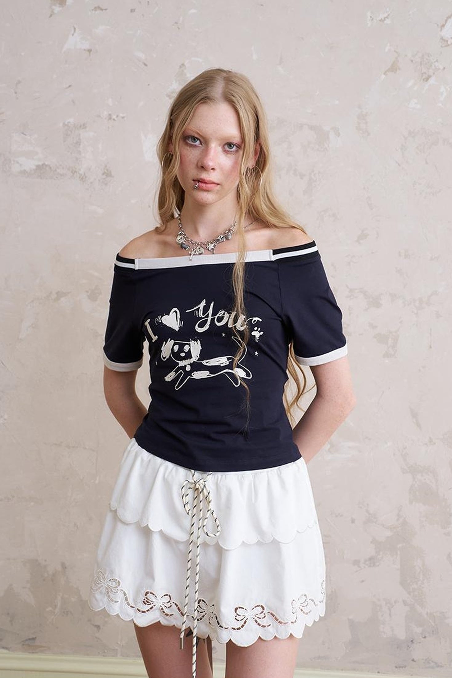 DIDDI MODA Elegant Off Shoulder Puppy Print Tee