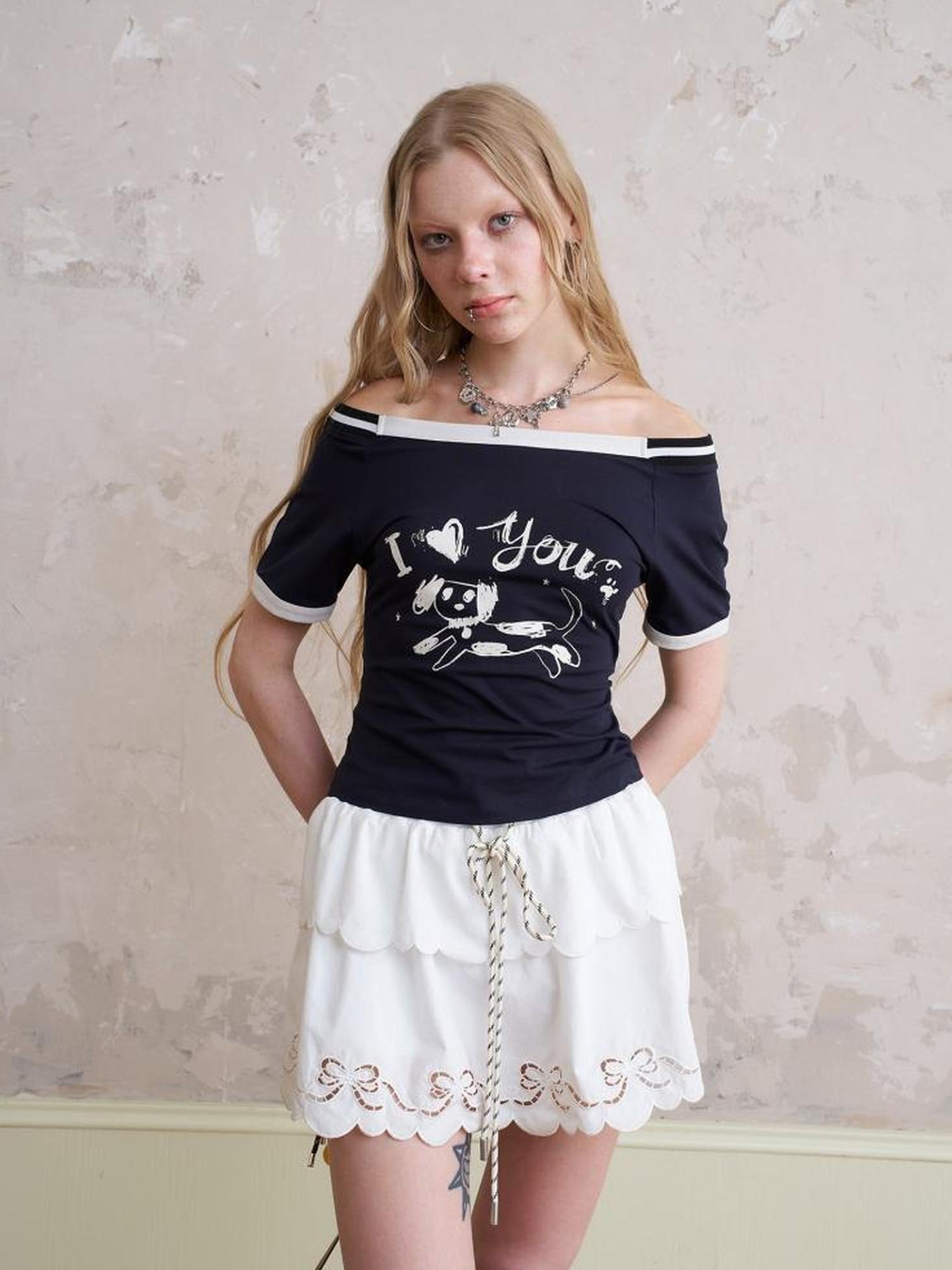 DIDDI MODA Elegant Off Shoulder Puppy Print Tee