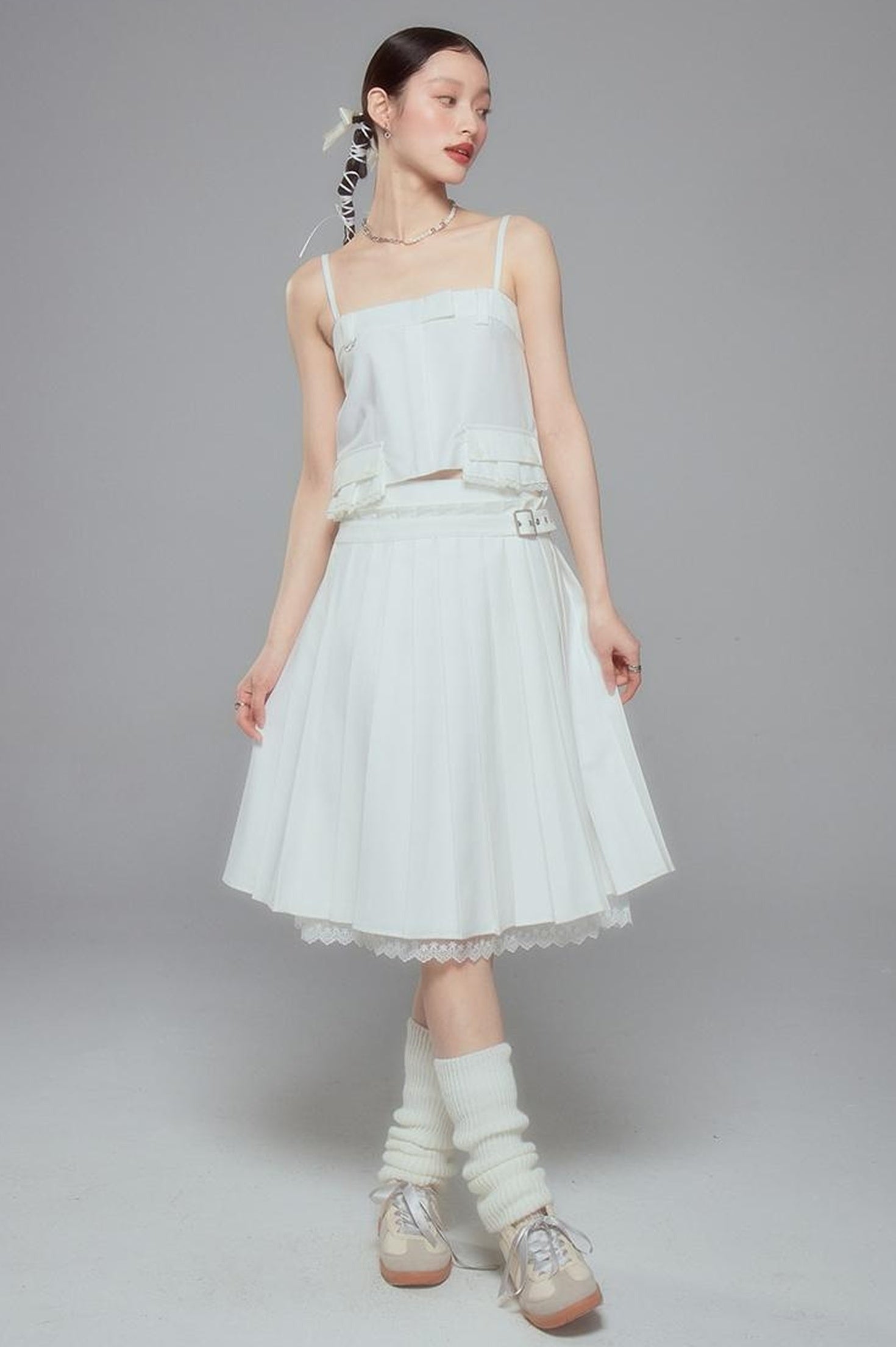 DIDDI MODA Elegant Pleated Skirt With Floral Hem A Line Silhouette