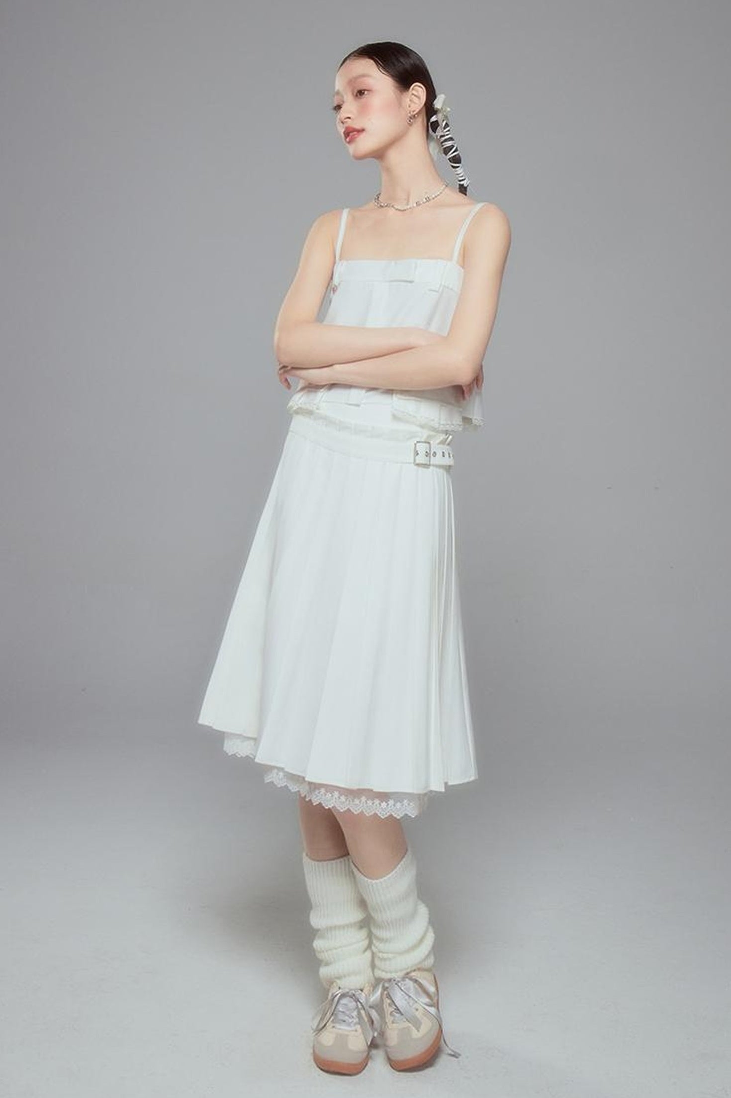 DIDDI MODA Elegant Pleated Skirt With Floral Hem A Line Silhouette