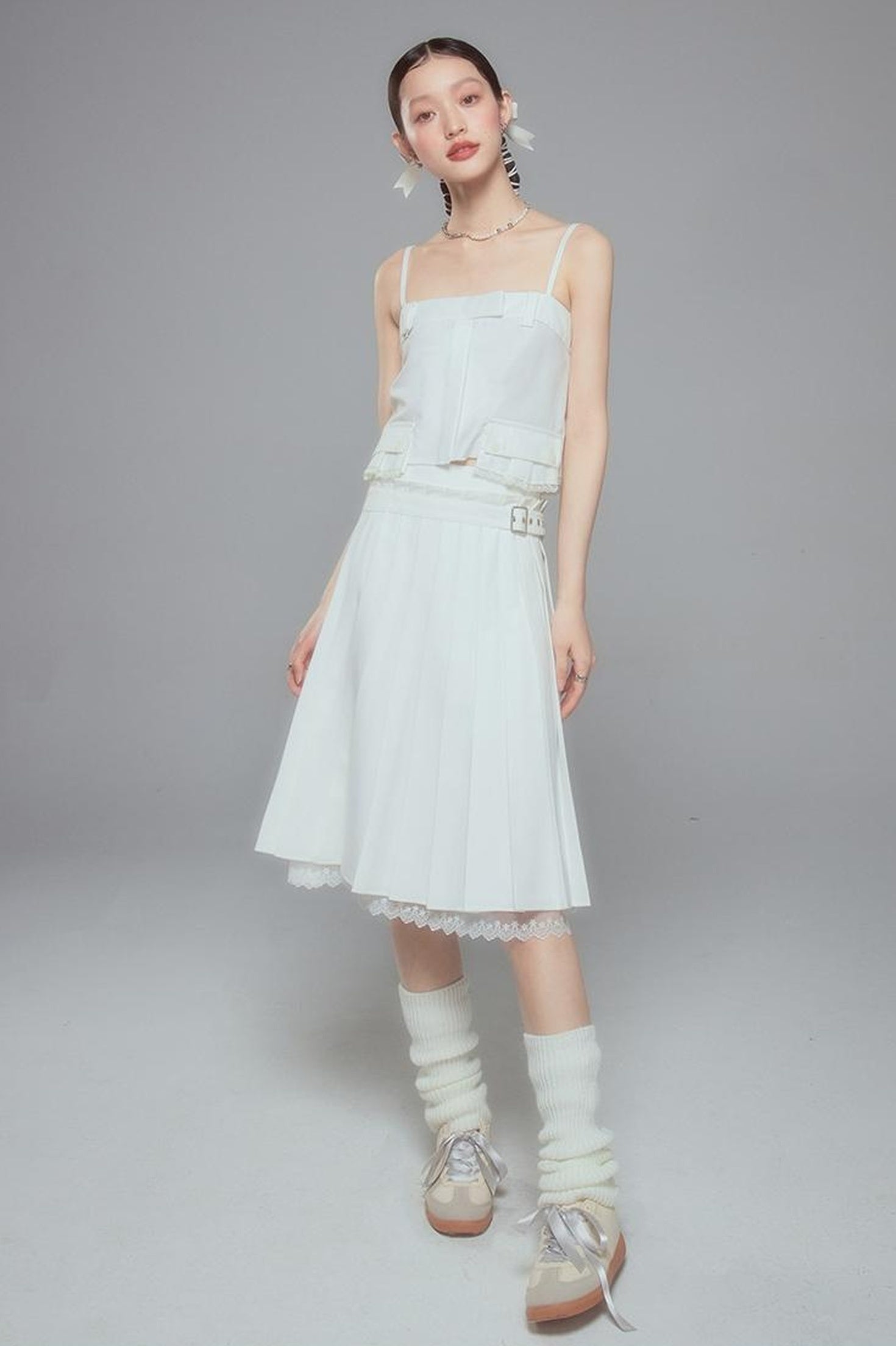 DIDDI MODA Elegant Pleated Skirt With Floral Hem A Line Silhouette