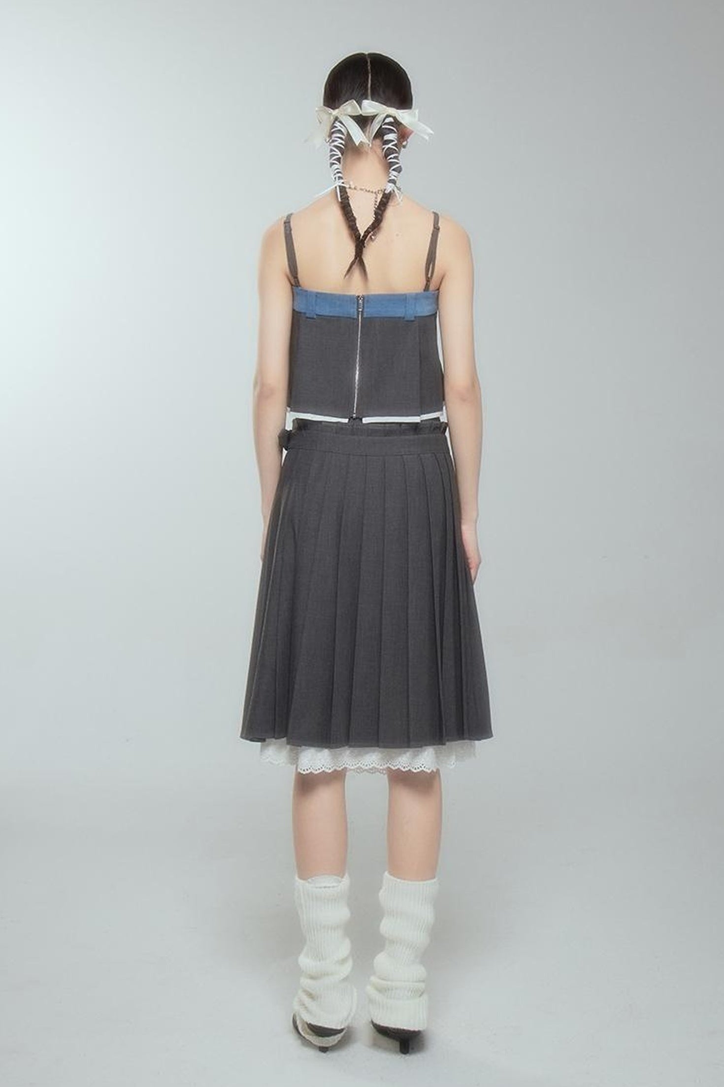 DIDDI MODA Elegant Pleated Skirt With Floral Hem A Line Silhouette