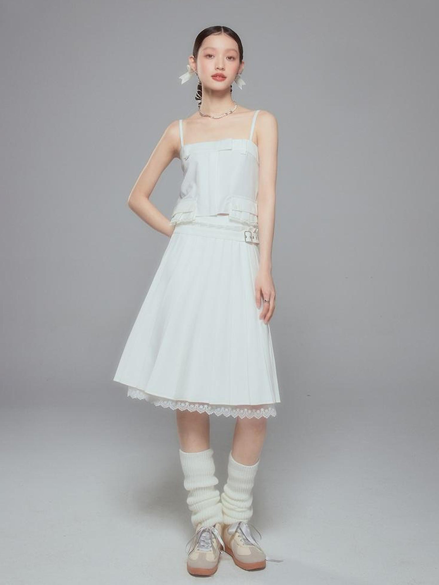 DIDDI MODA Elegant Pleated Skirt With Floral Hem A Line Silhouette