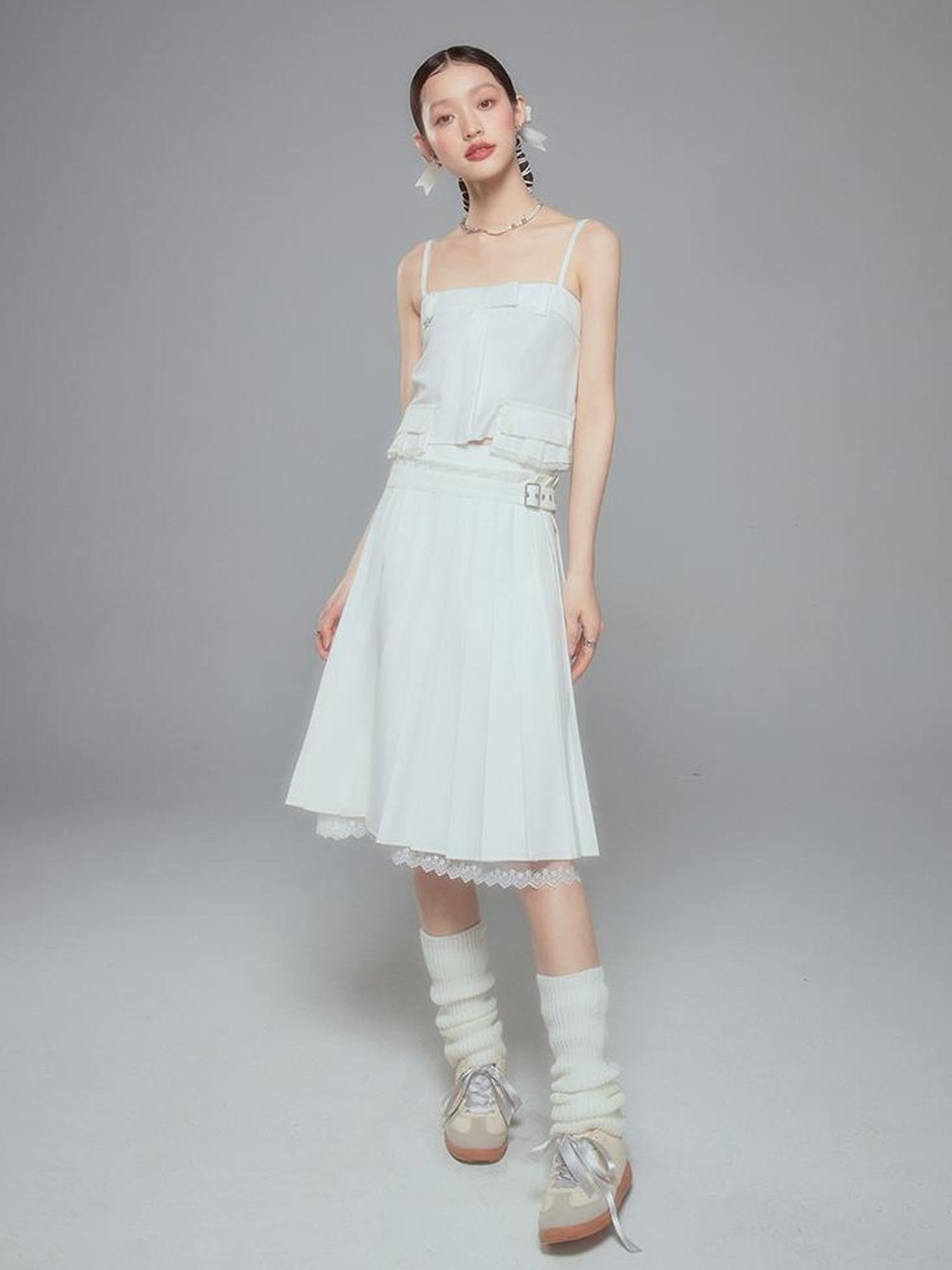 DIDDI MODA Elegant Pleated Skirt With Floral Hem A Line Silhouette
