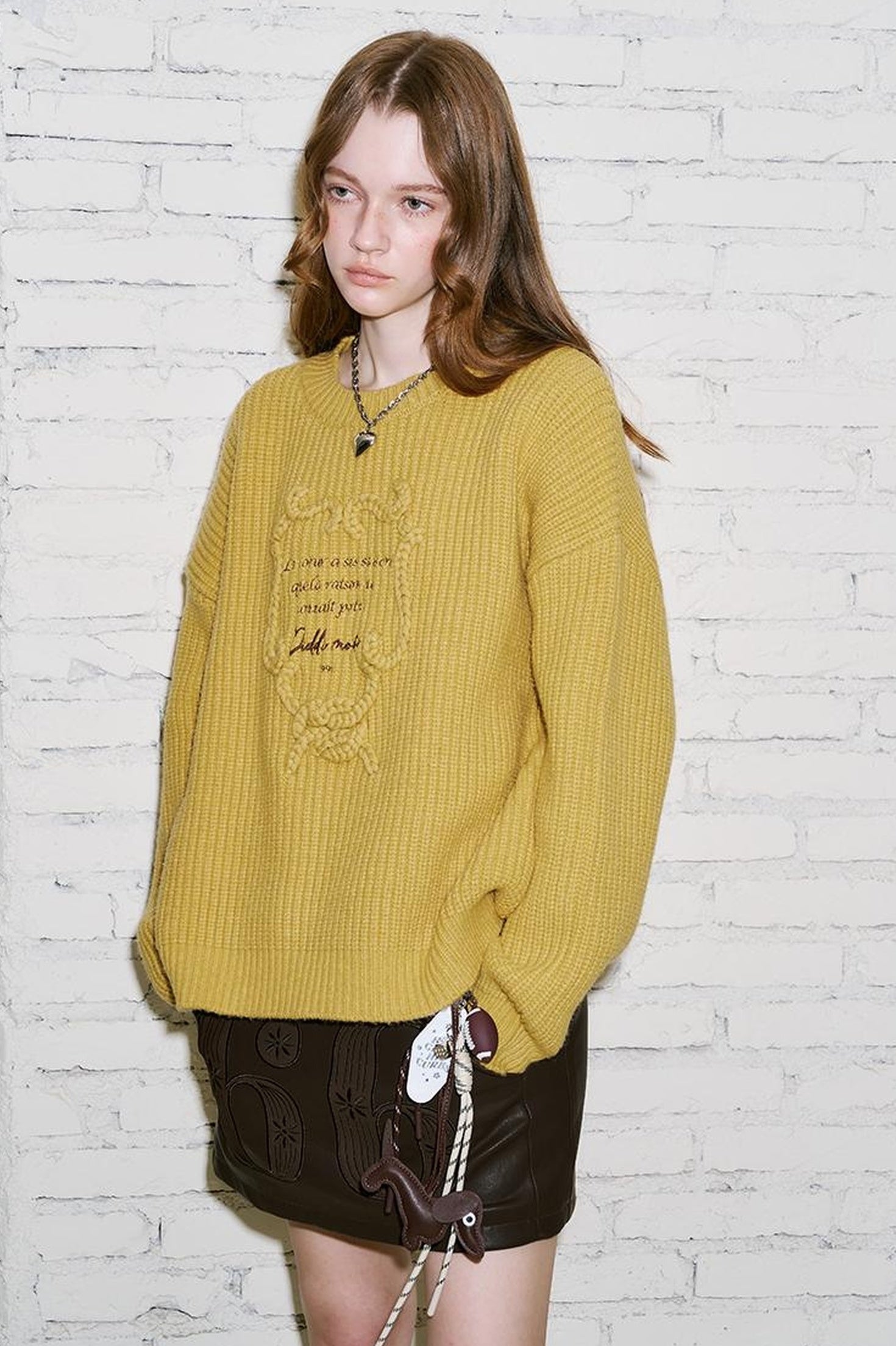 DIDDI MODA Elegant Tape Embroidered Letter Sweater