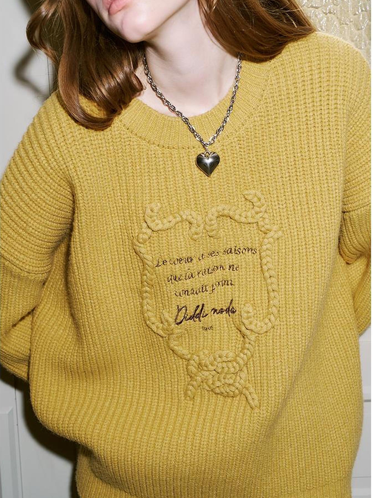 DIDDI MODA Elegant Tape Embroidered Letter Sweater
