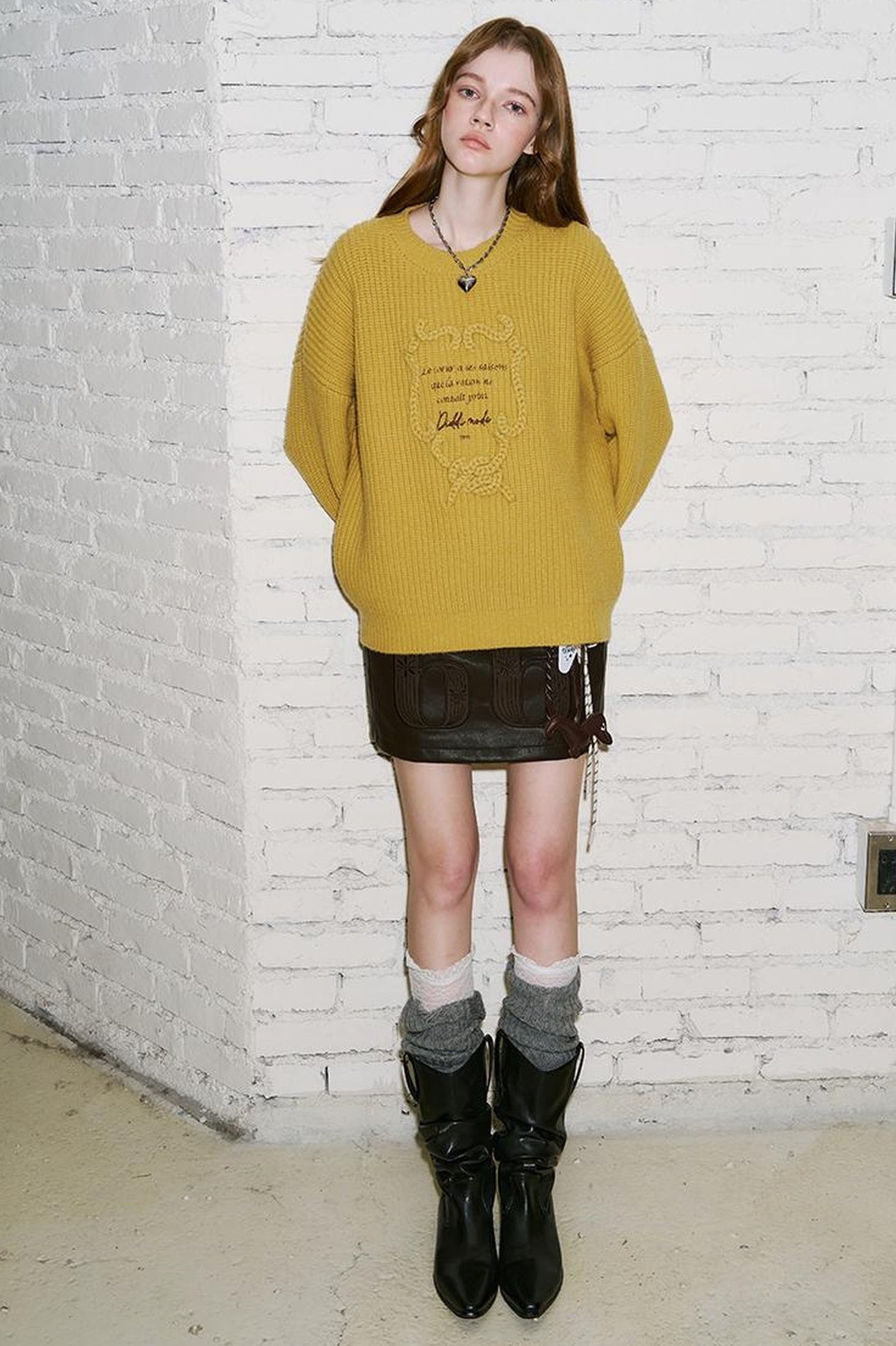 DIDDI MODA Elegant Tape Embroidered Letter Sweater