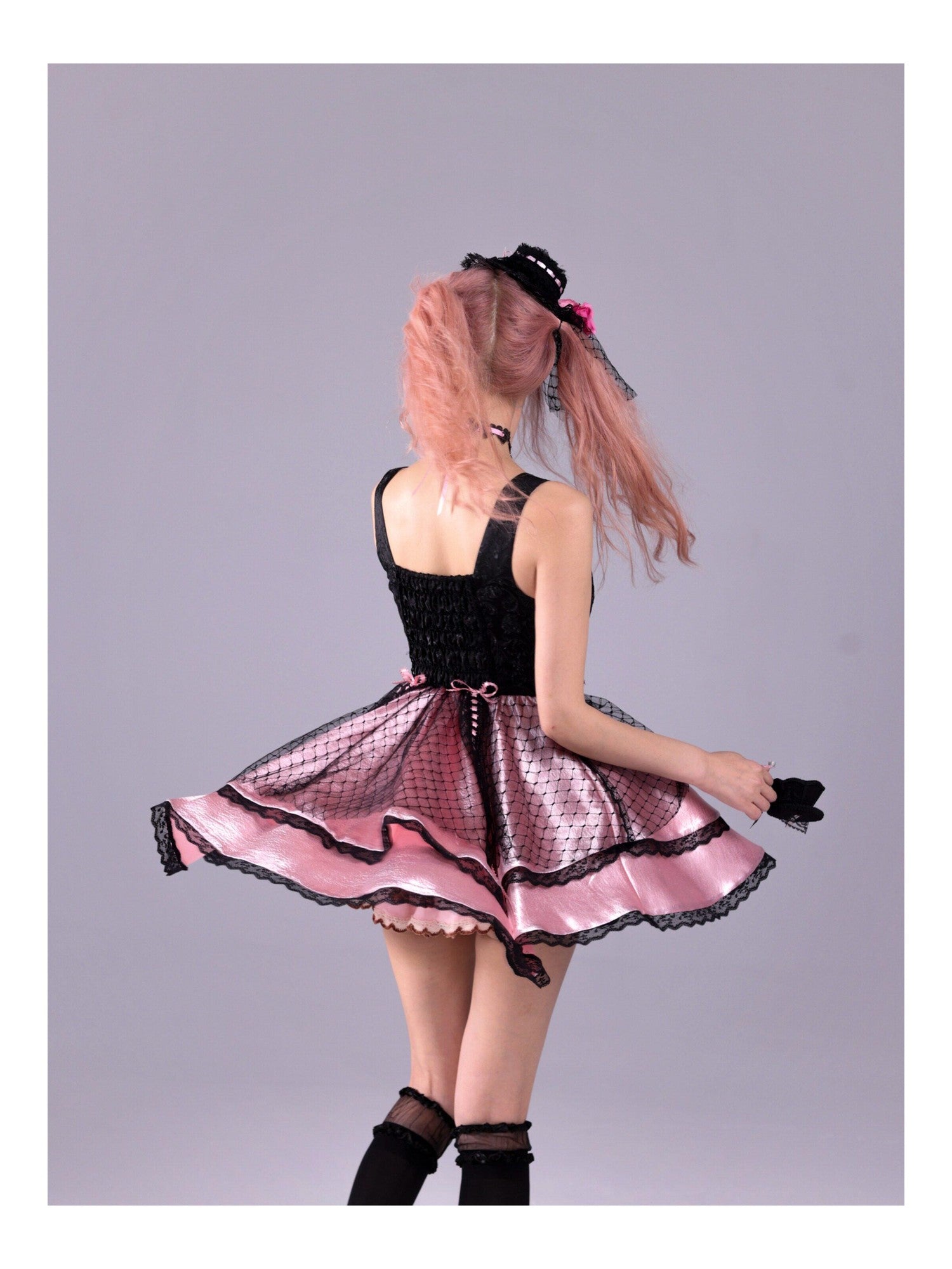 Evil Tooth Shimmering Rose Baroque Relief Boned Waist 3 Tier Women&