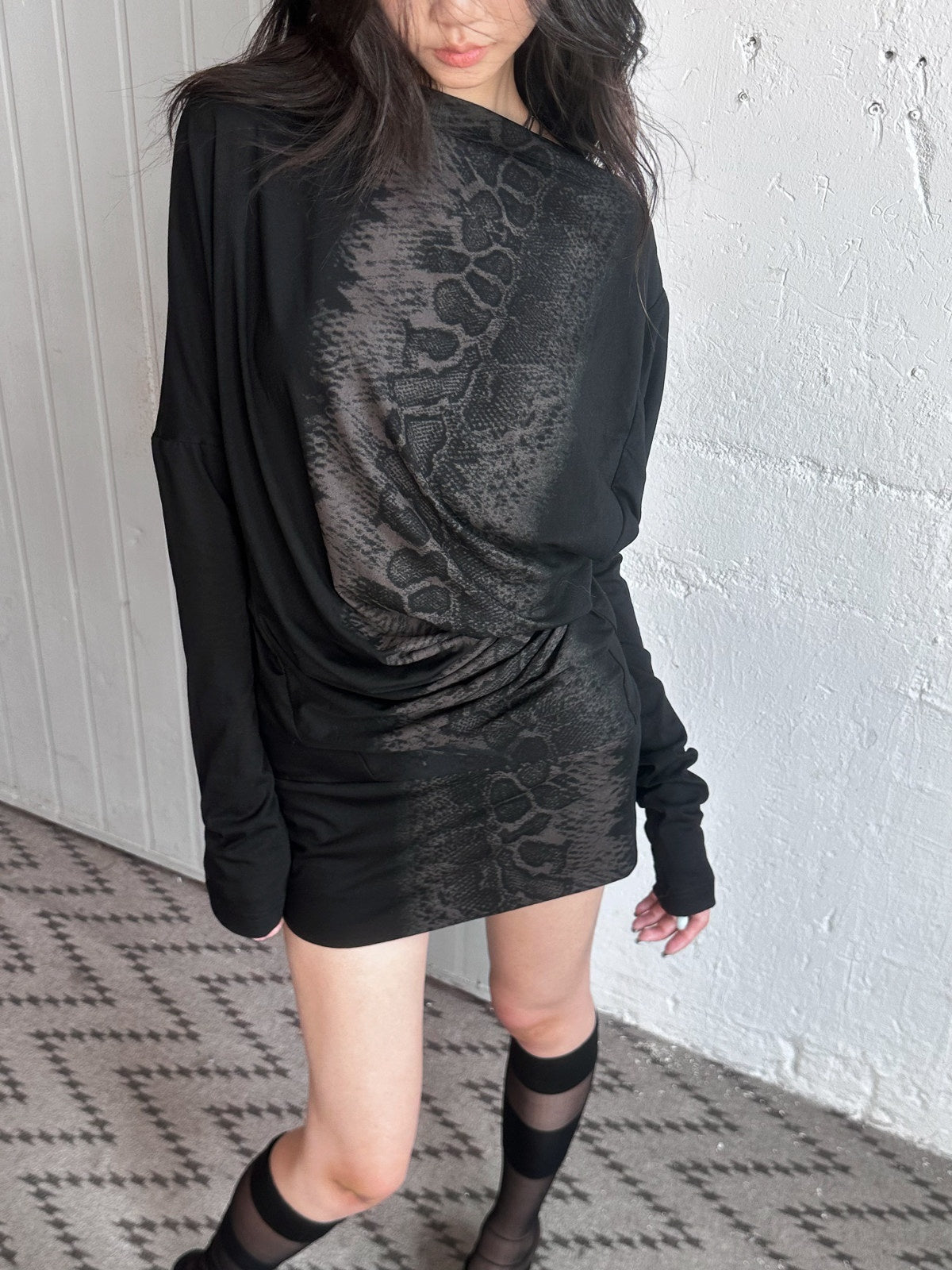 FULLTIDE_Black_Irregular_Snake_Print_Neck_Women&