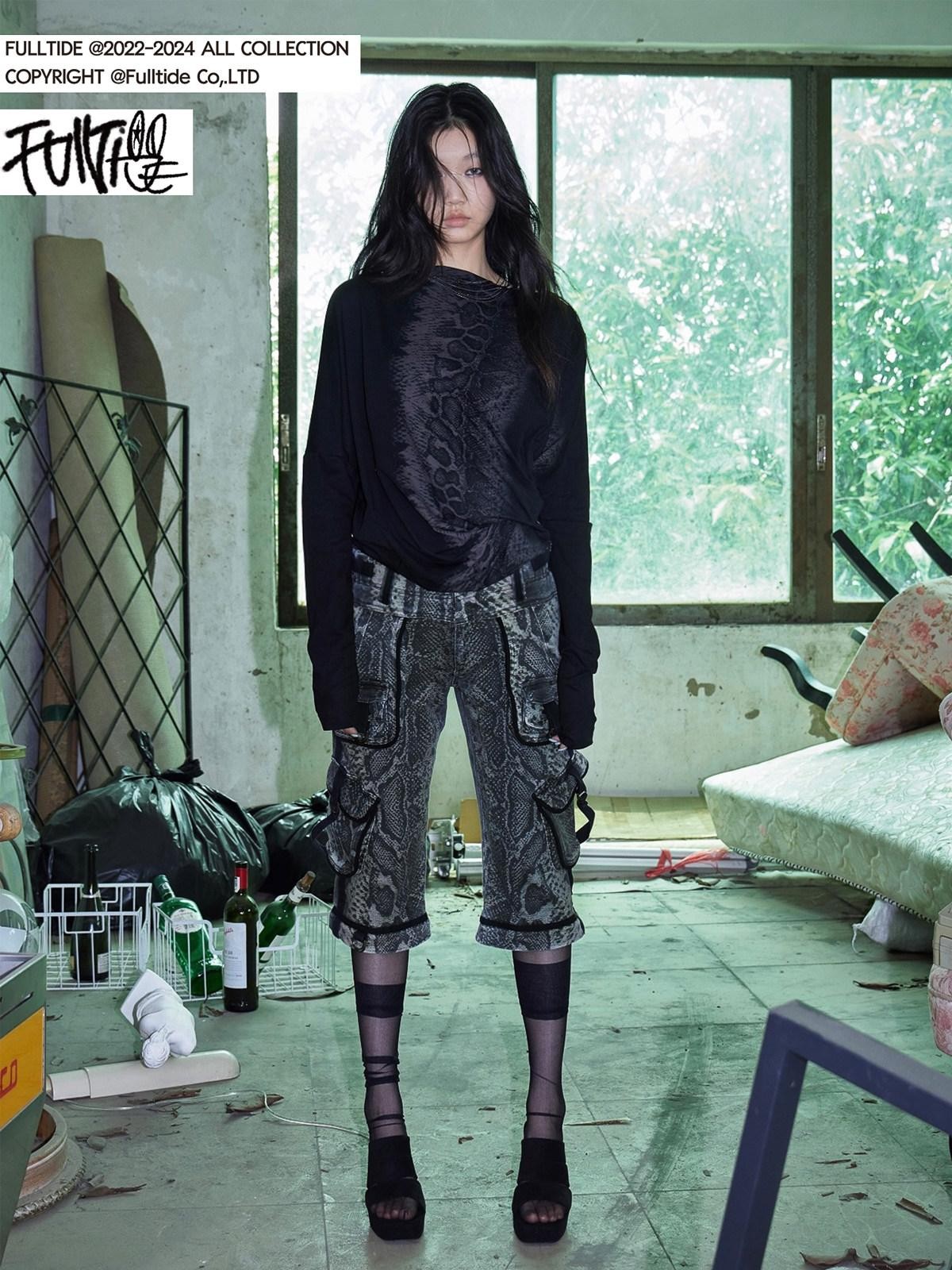 FULLTIDE Black Irregular Snake Print Neck Women&