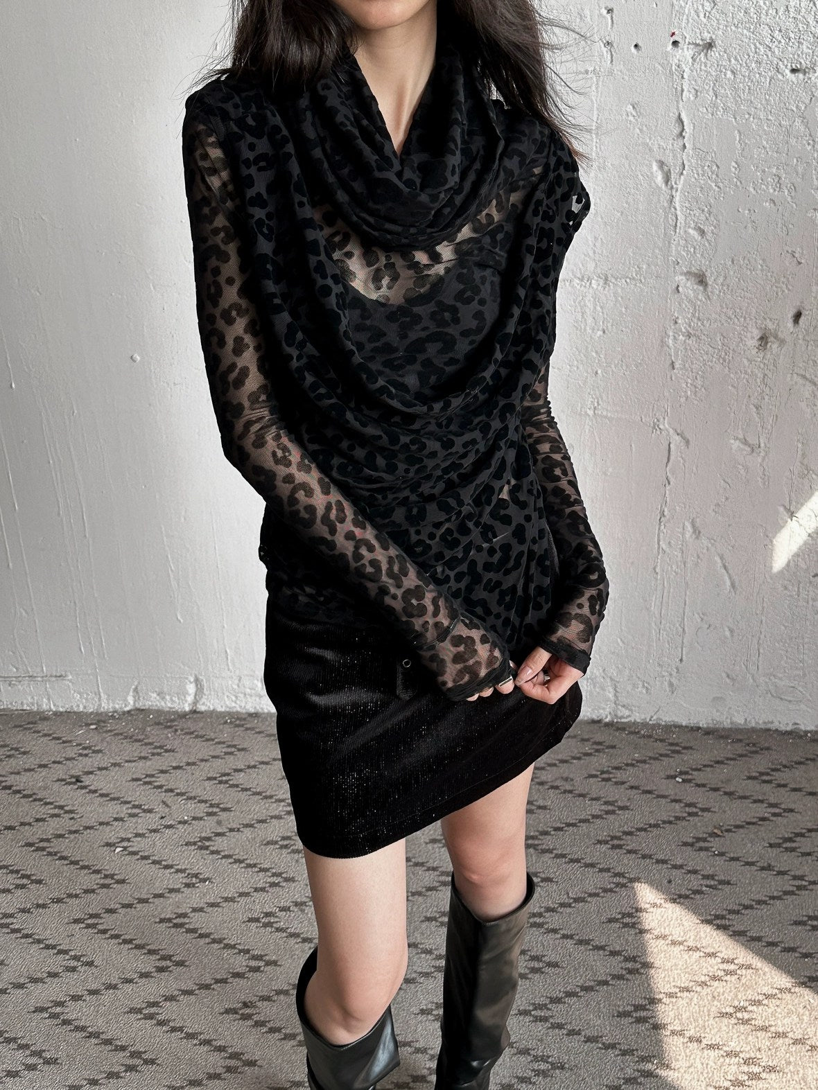 FULLTIDE Original Design Cropped One Shoulder Solid Flocked Women Black Two Piece T-Shirt