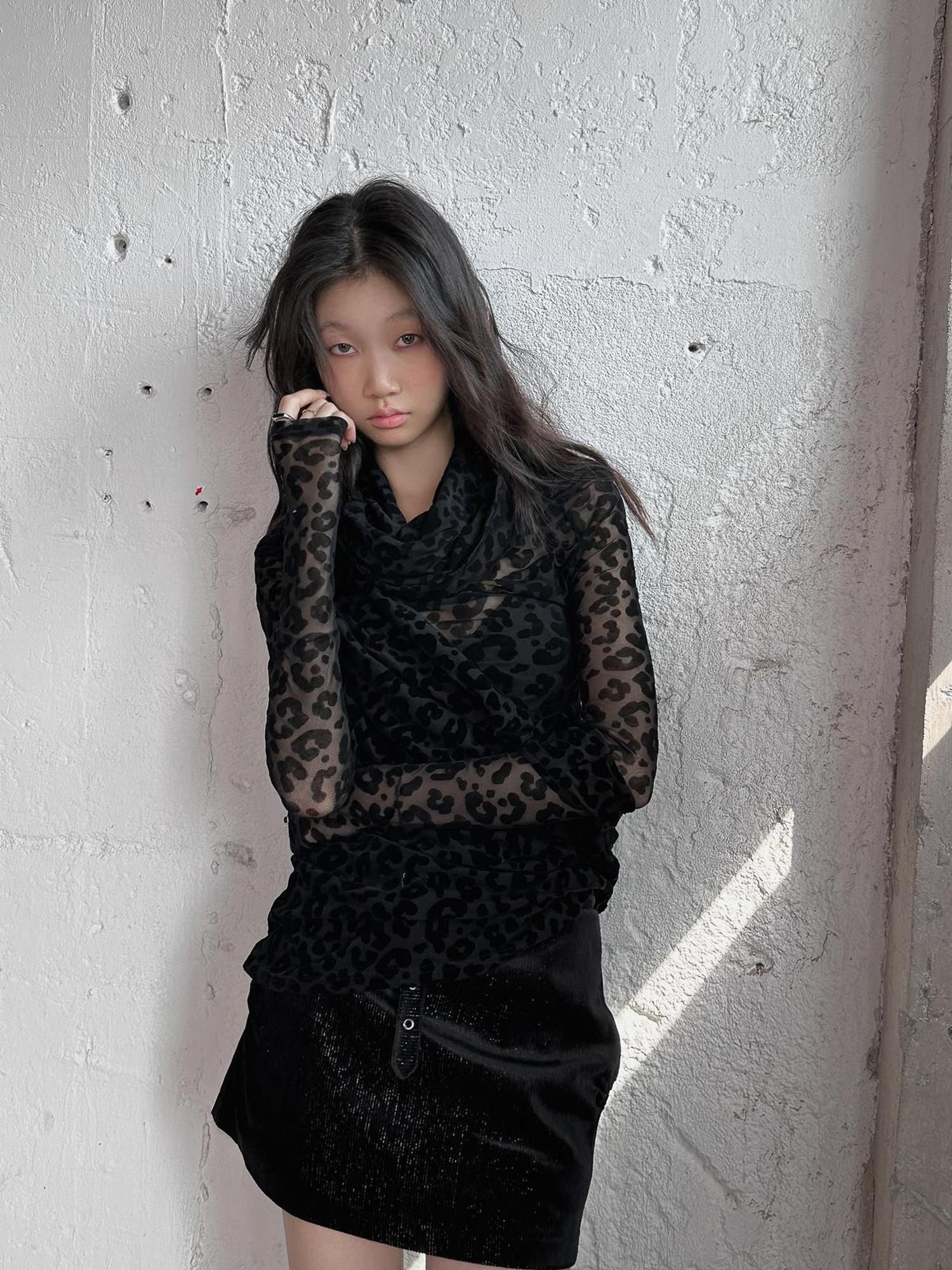 FULLTIDE Original Design Cropped One Shoulder Solid Flocked Women Black Two Piece T-Shirt