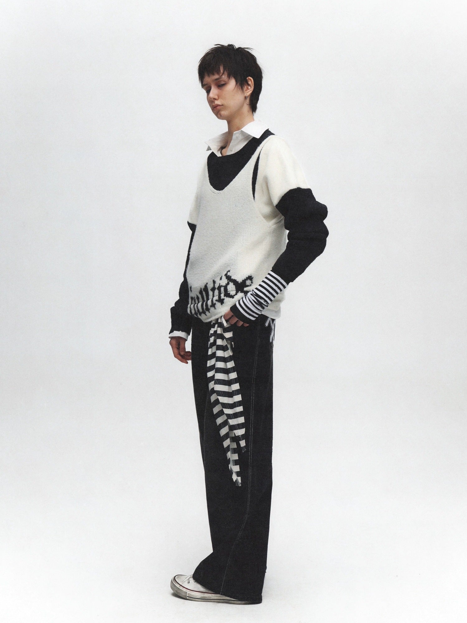 FULLTIDE Soft Wool V Neck Pullover Loose Commuter Style Women Black Classic Sweater