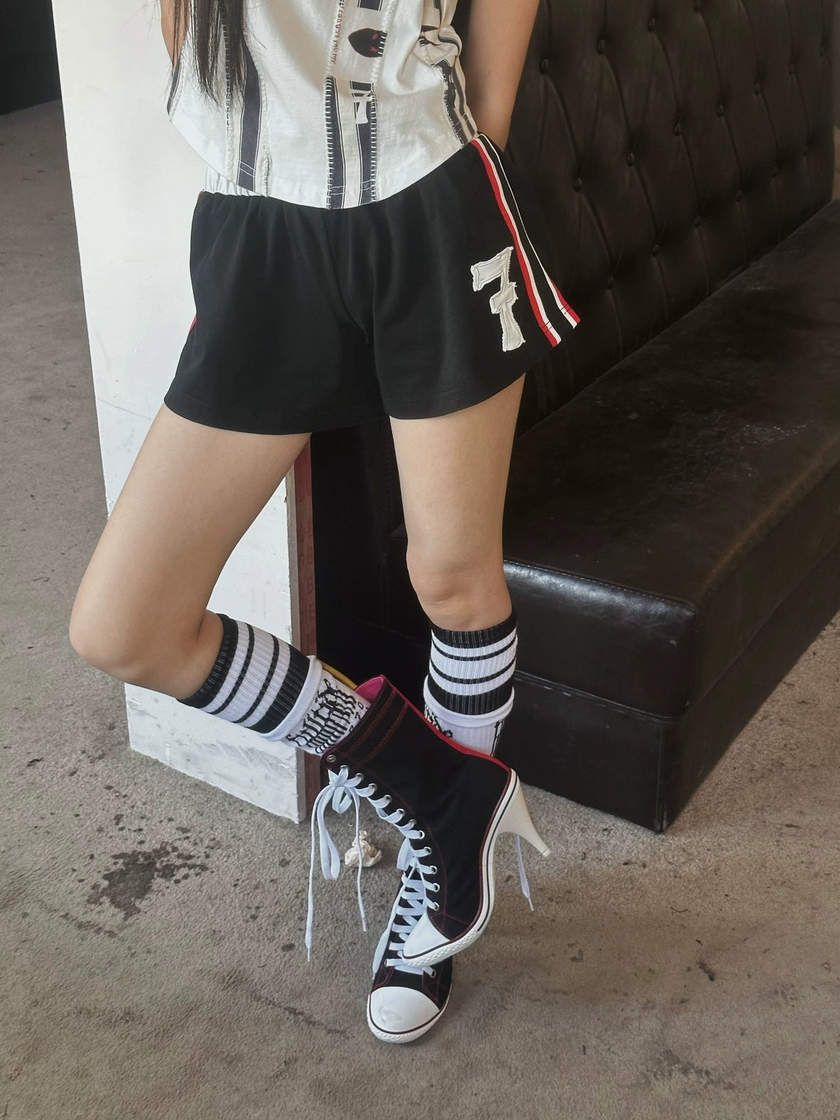 FULLTIDE Stretch Cotton Natural Waist Slight Flare Original Design Women Black Red Shorts