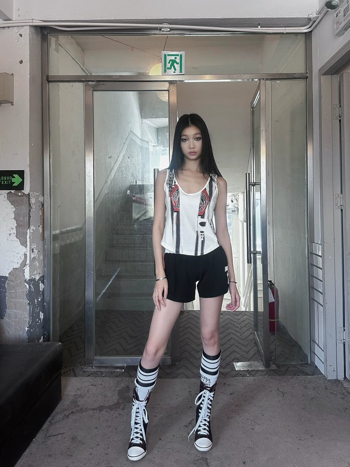 FULLTIDE Stretch Cotton Natural Waist Slight Flare Original Design Women Black Red Shorts