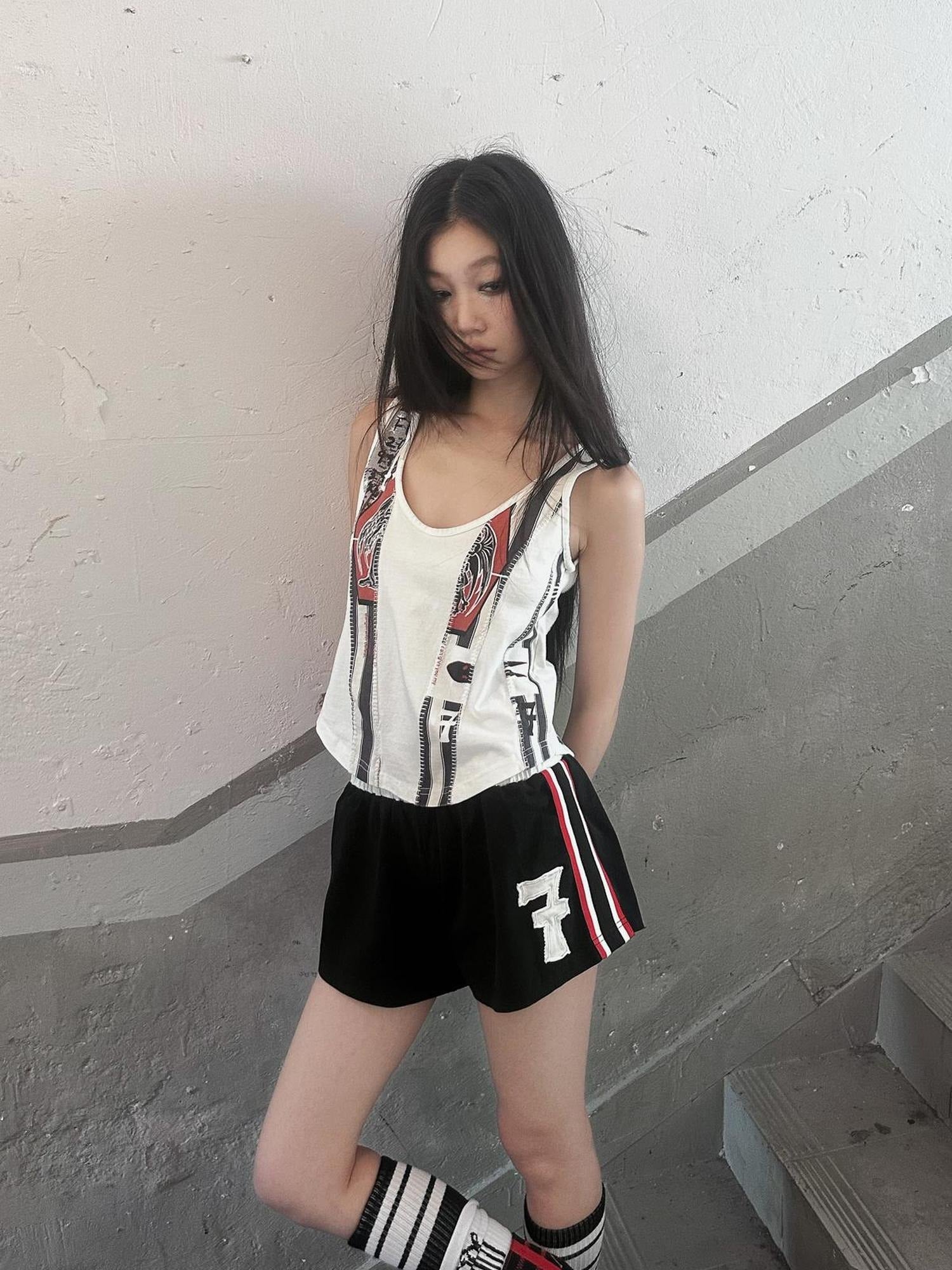 FULLTIDE Stretch Cotton Natural Waist Slight Flare Original Design Women Black Red Shorts