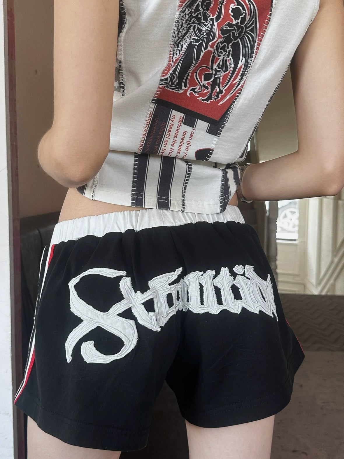 FULLTIDE Stretch Cotton Natural Waist Slight Flare Original Design Women Black Red Shorts