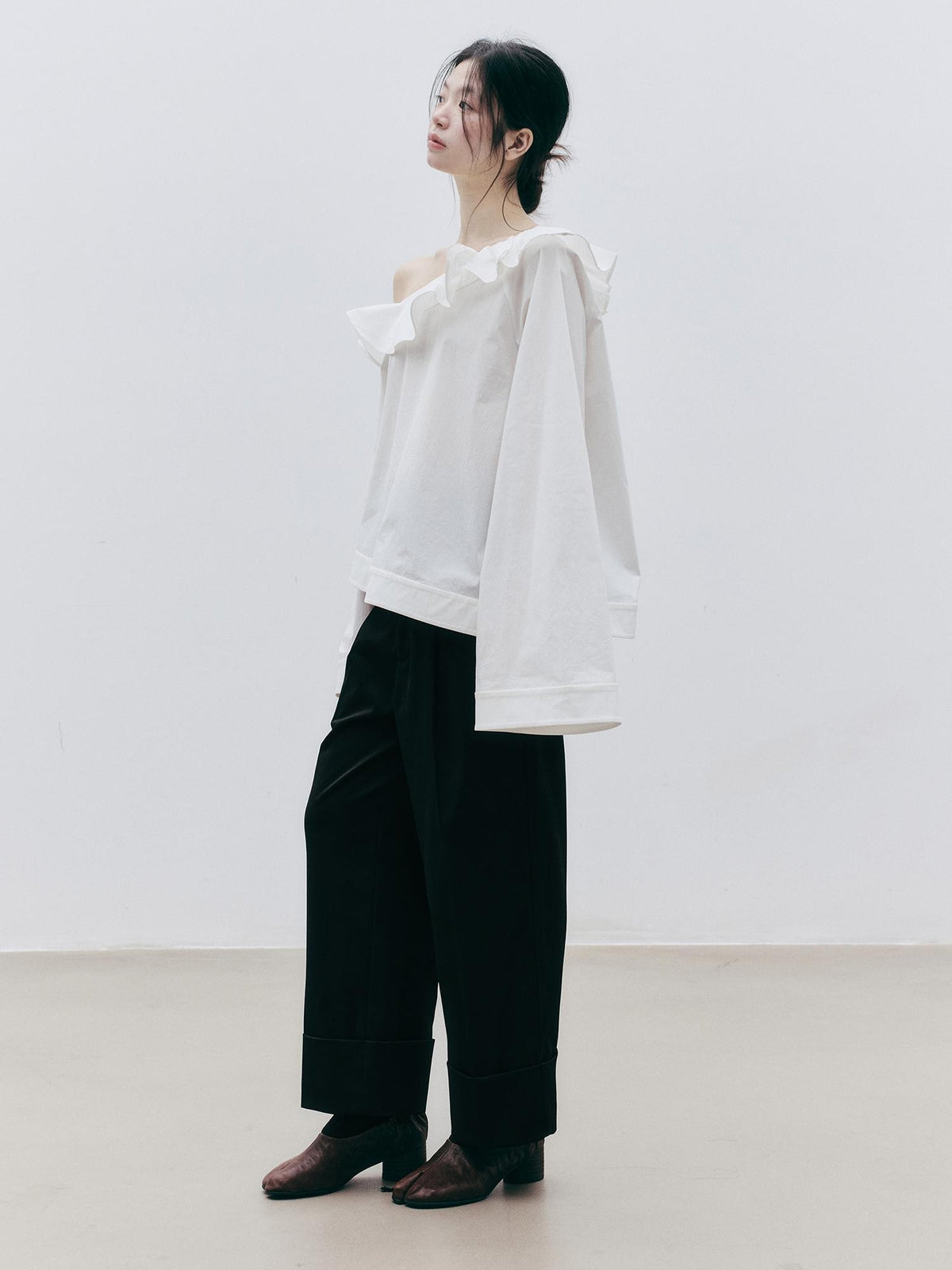 FUSSED Asymmetric Ruffle 3d Cut Flared Sleeve Cotton Women&