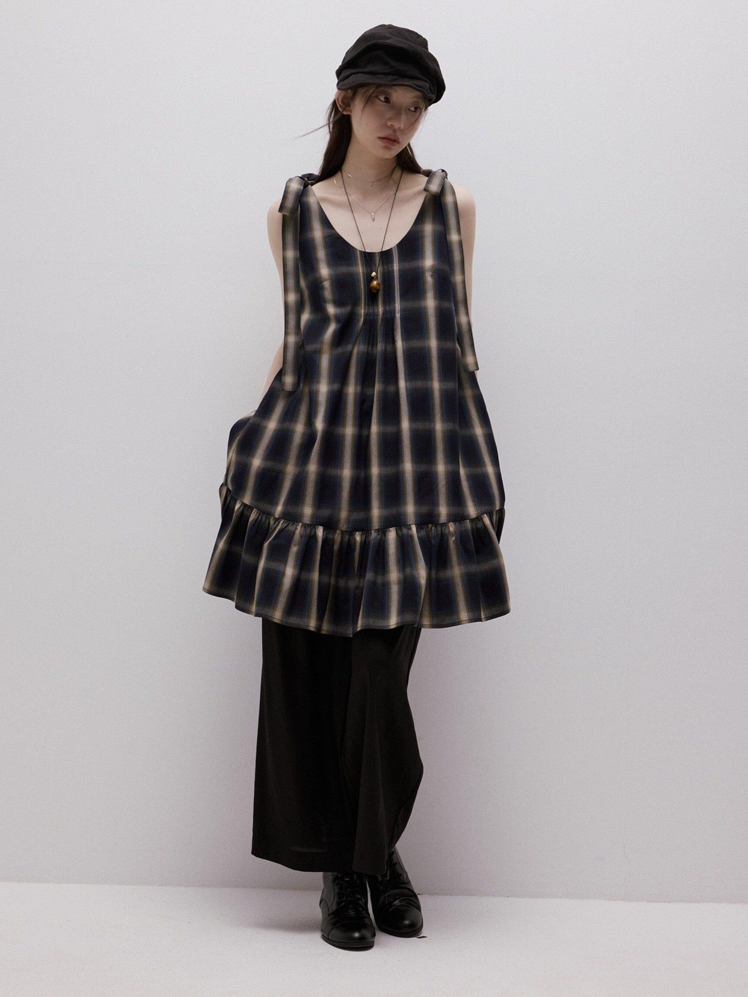 FUSSED Classic Black Straight Zipper Mid Low Waist Women&