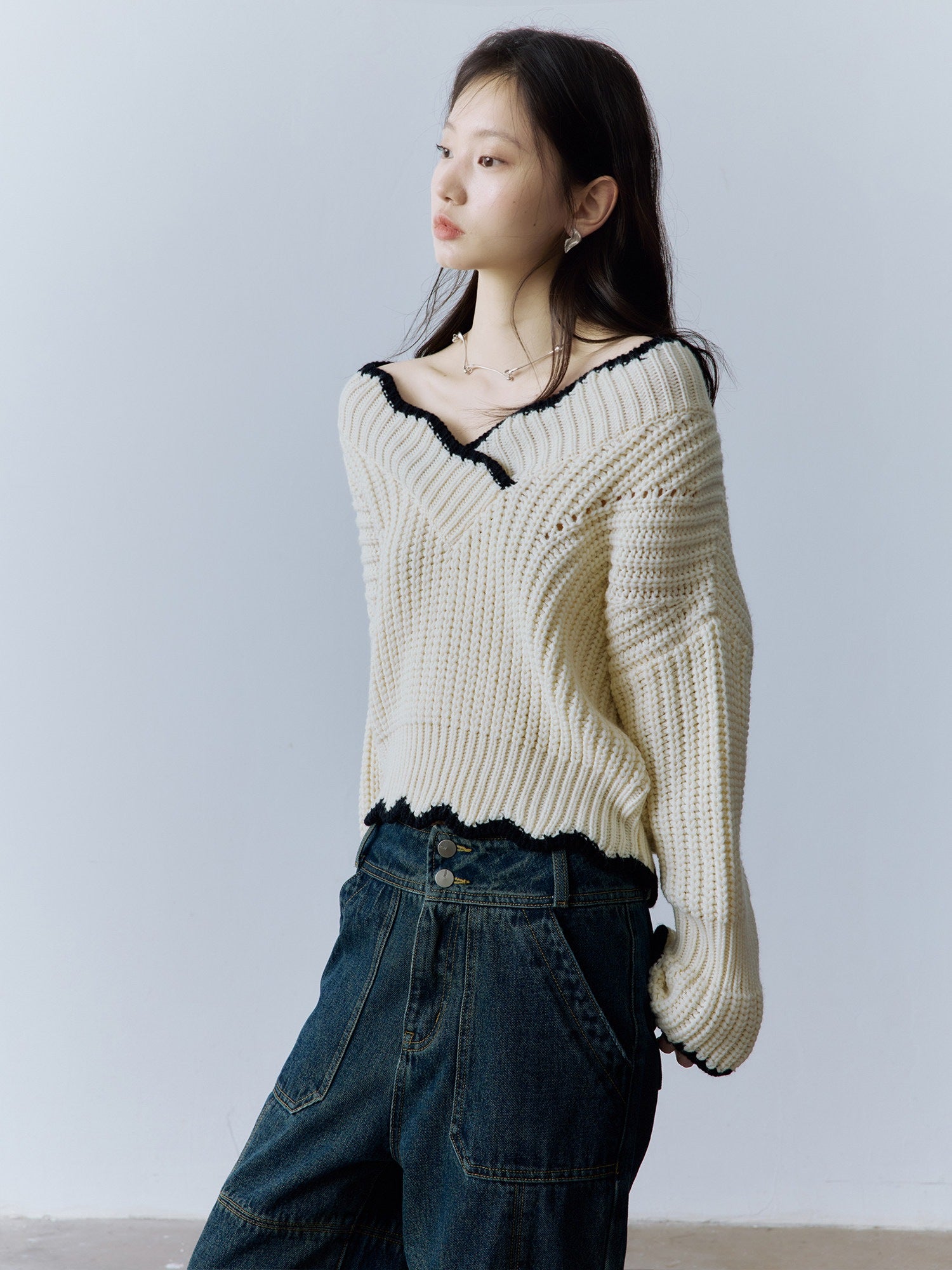 FUSSED_Cozy_V-ceck_Oversized_Color_Block_Knit_For_Women_Citywalk_Long_Sleeve_Sweater_MISSTT
