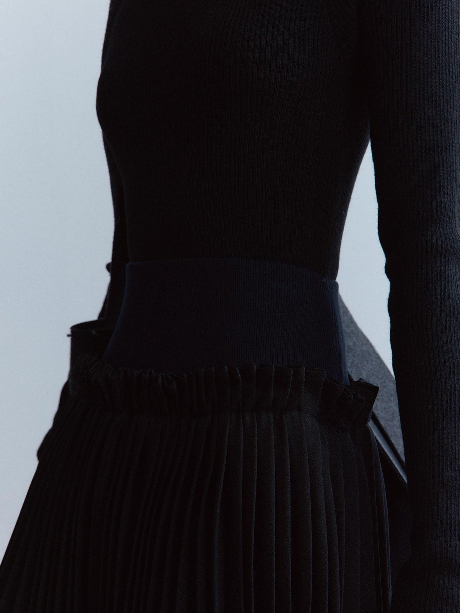 FUSSED Elastic Waist Pleated Panel Casual Flared Hem For Women Daily Black Maxi Skirt