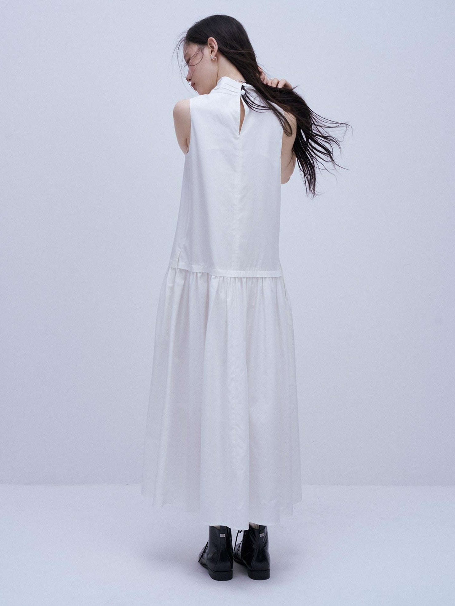 FUSSED Envelope White Scarf Collar Ruching Women&