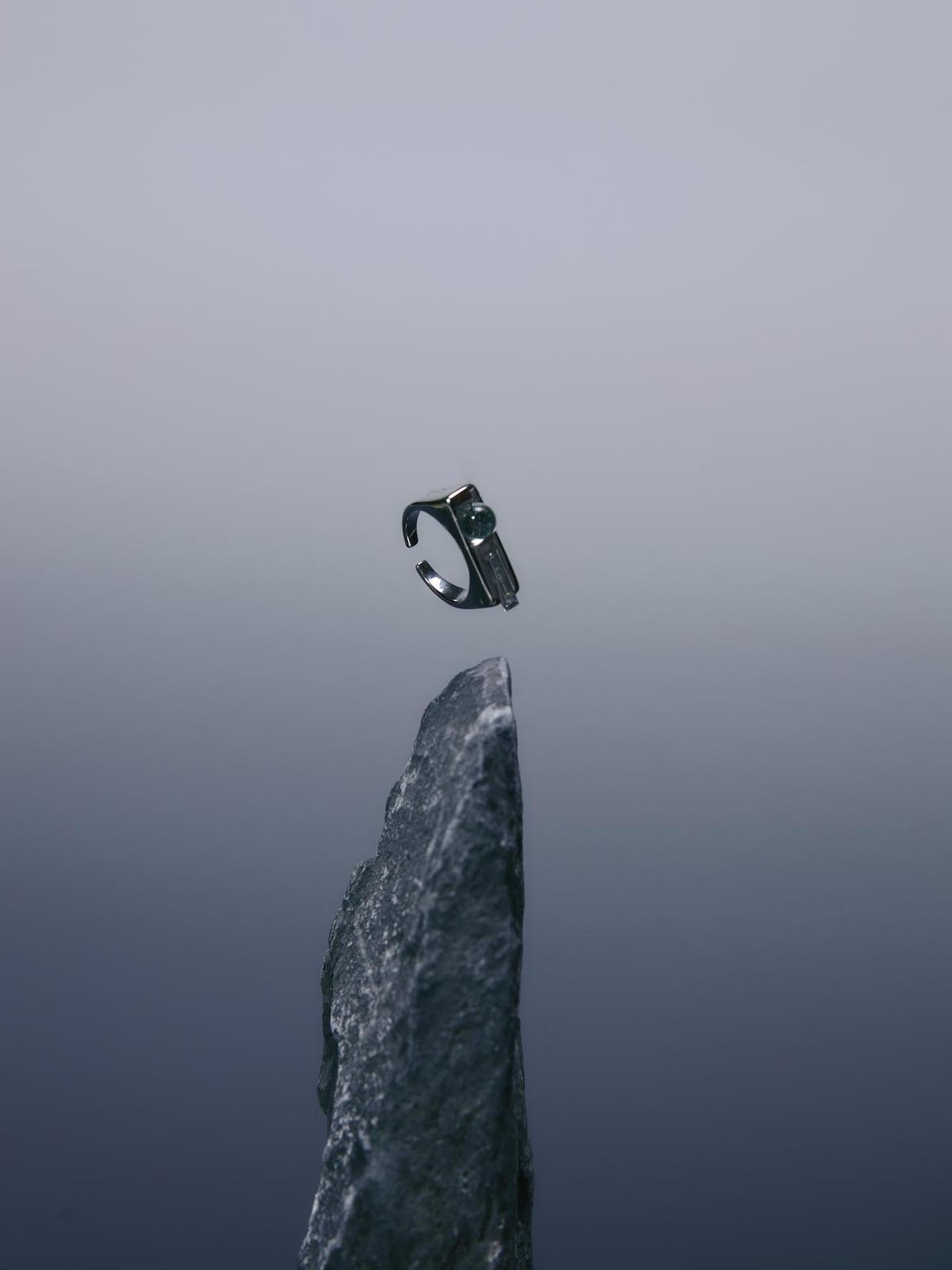 FUSSED Interface Transparent Crystal Ring V-Neck T-Shirt Long-Sleeve