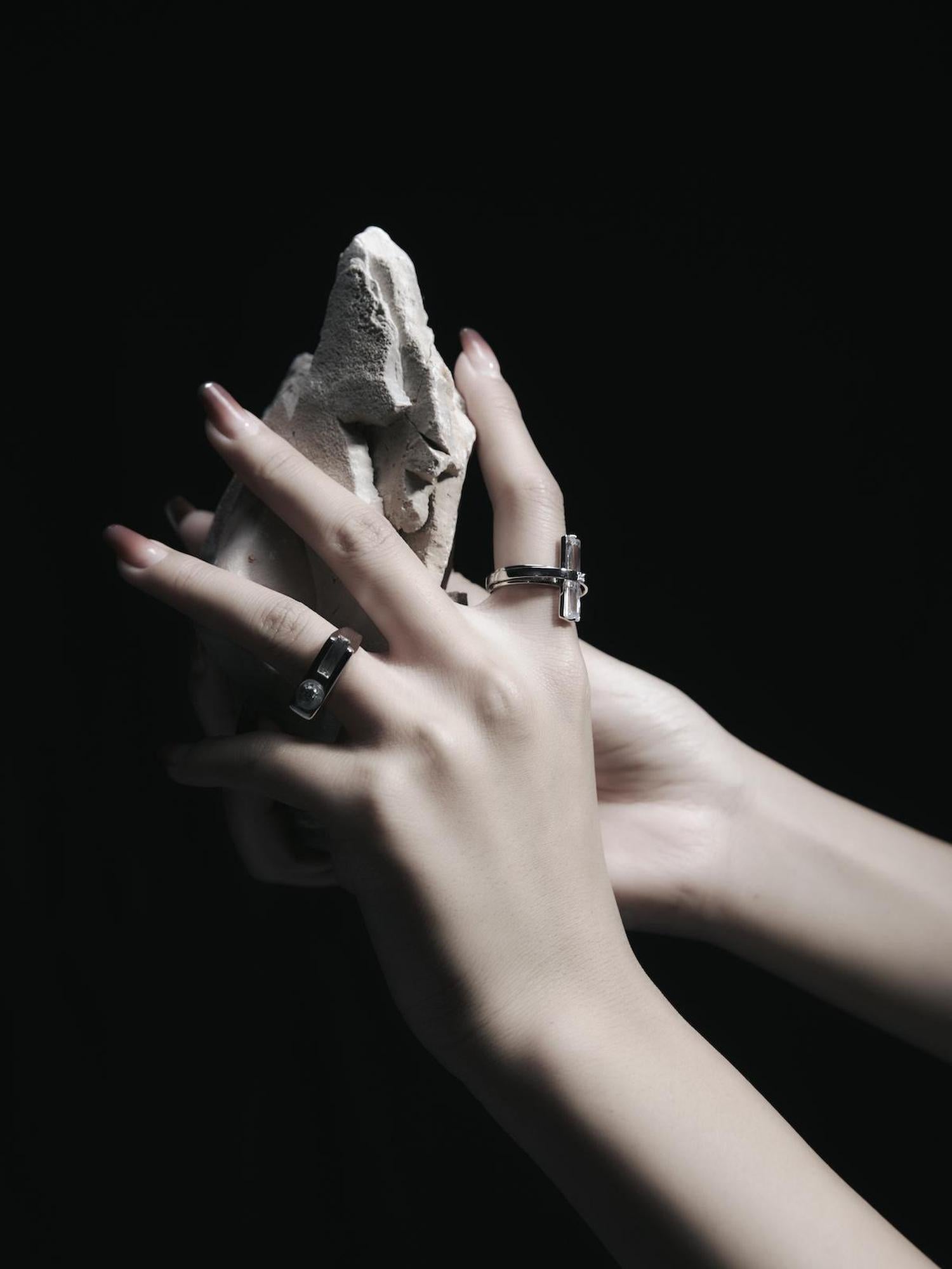 FUSSED Interface Transparent Crystal Ring V-Neck T-Shirt Long-Sleeve