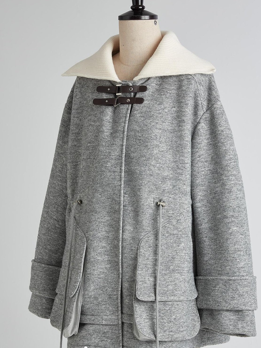 FUSSED Loose Fit Patch Pocket Fur Collar Women&