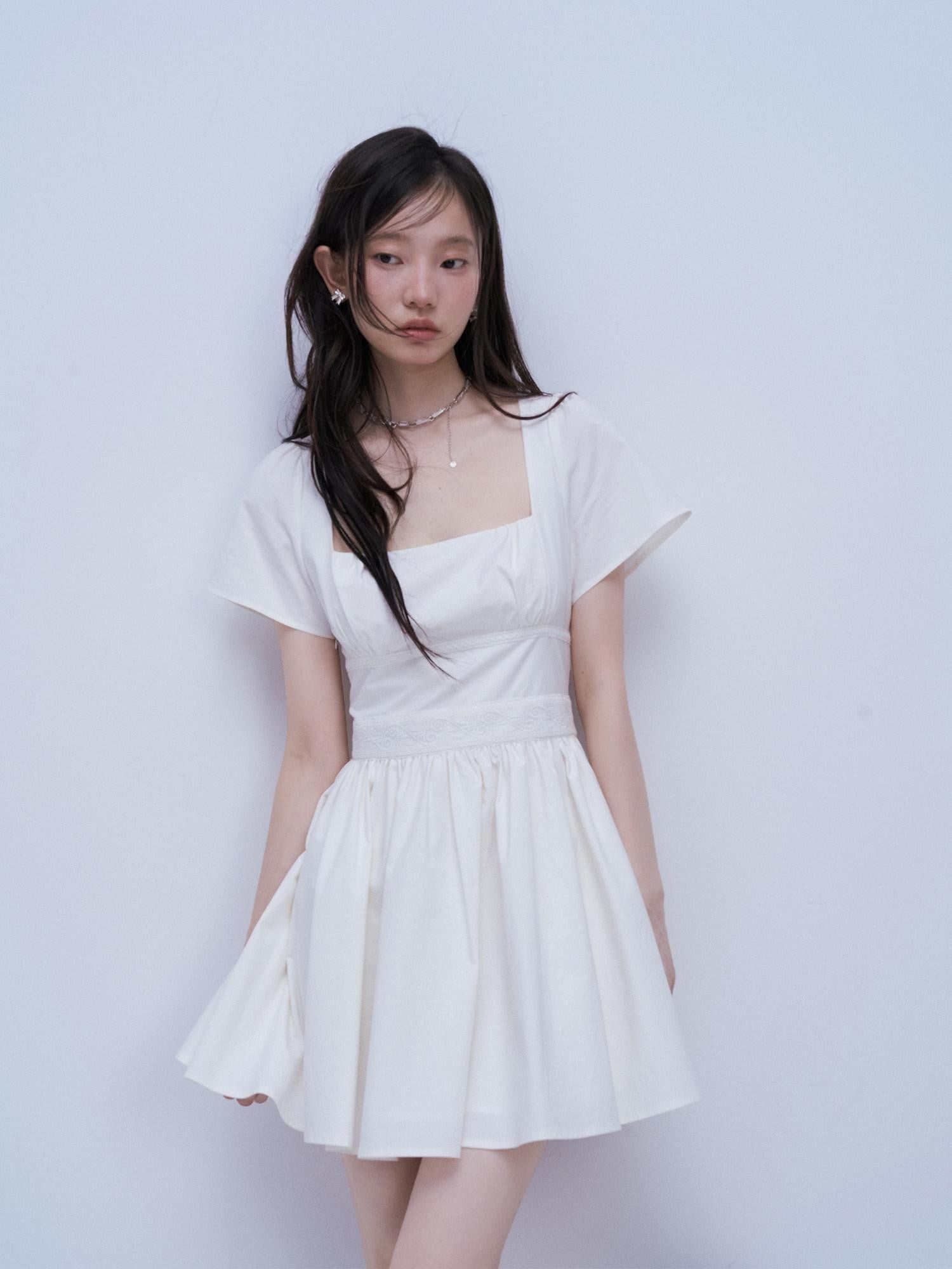 FUSSED Mist White Square Neck Spliced Waist Women&