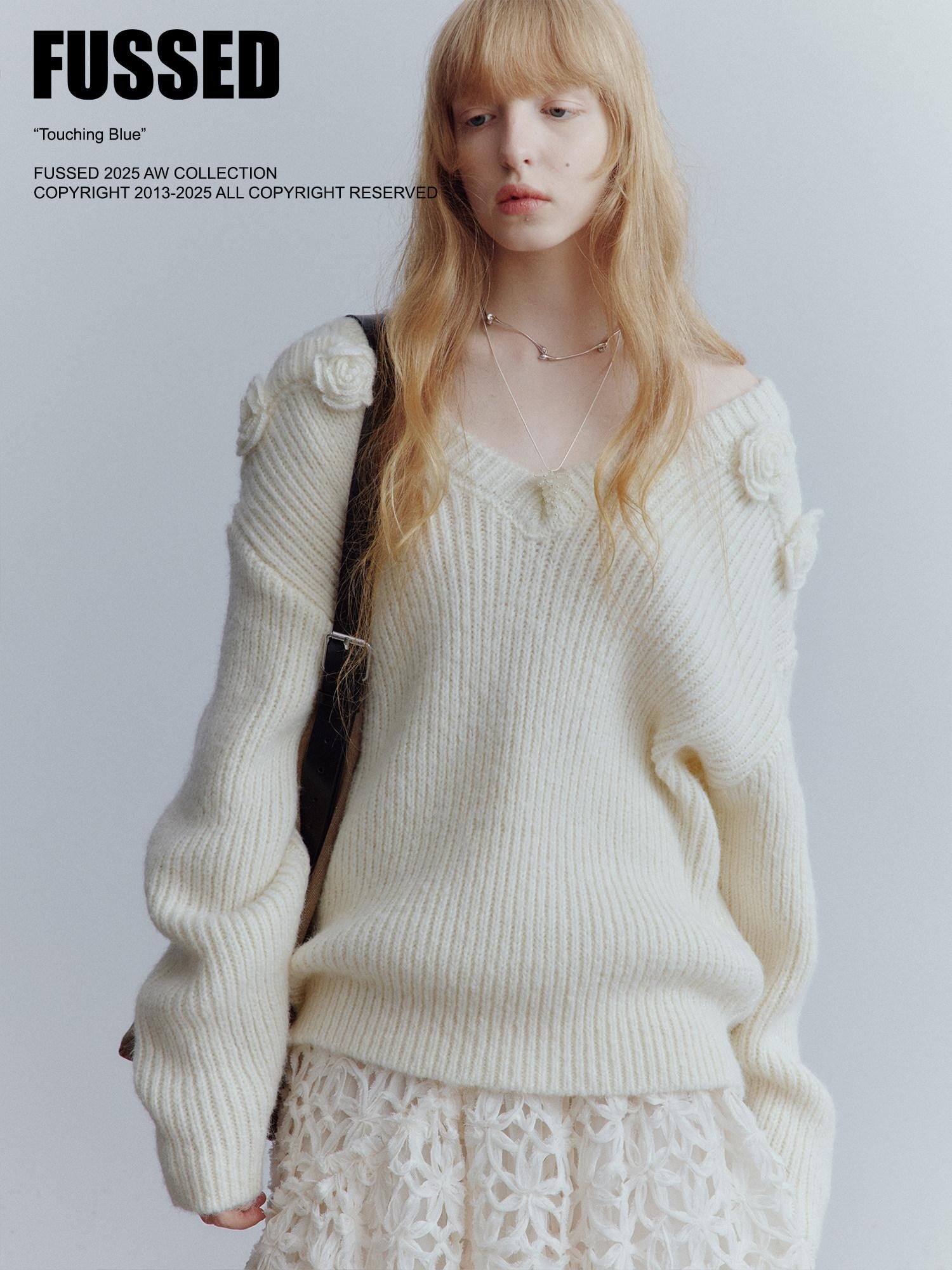 FUSSED Misty Snowflake Hand Crochet Floral V-neck Women&