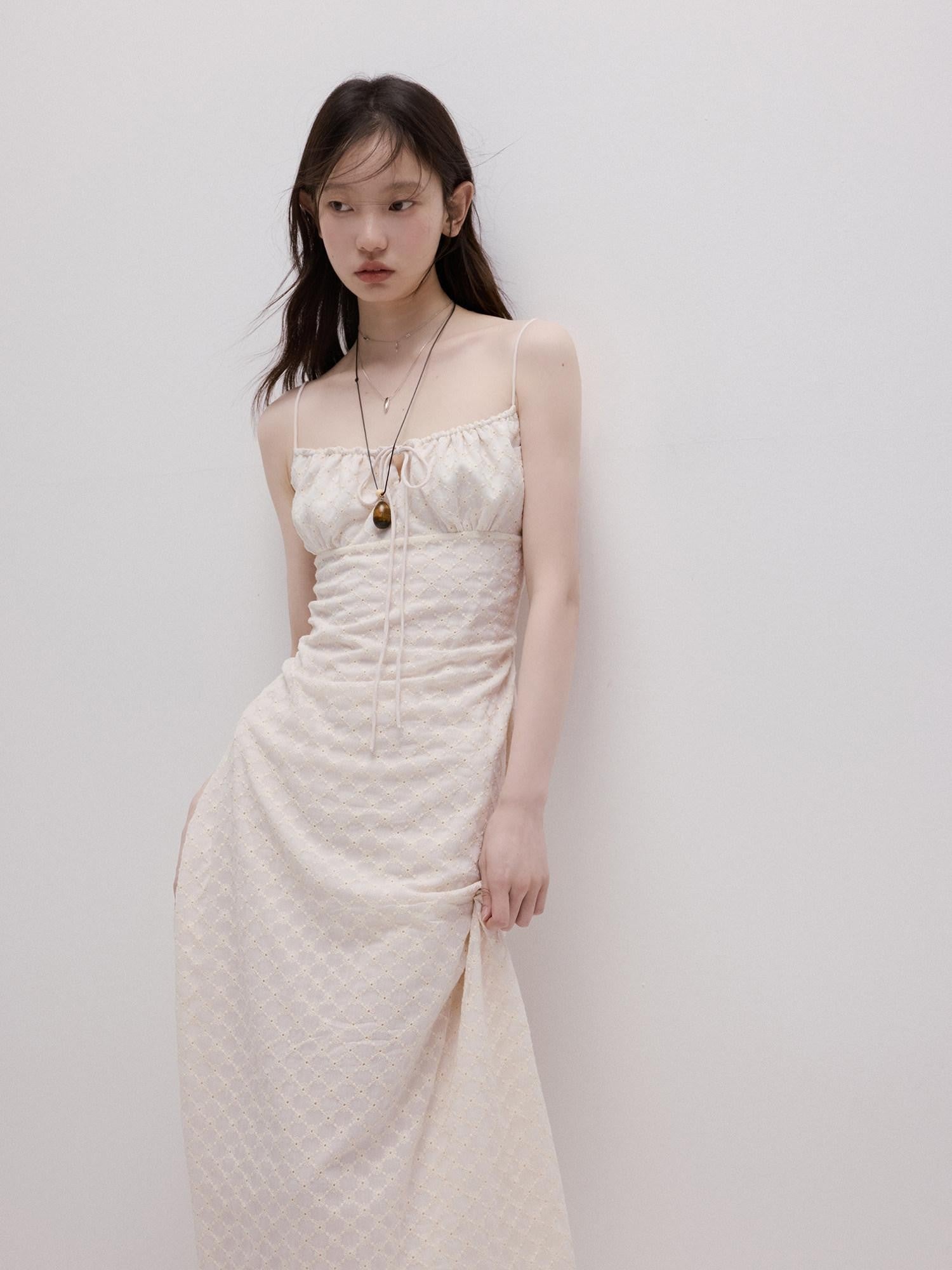FUSSED Pear Blossom White Embossed Daisy Embroidery Women&