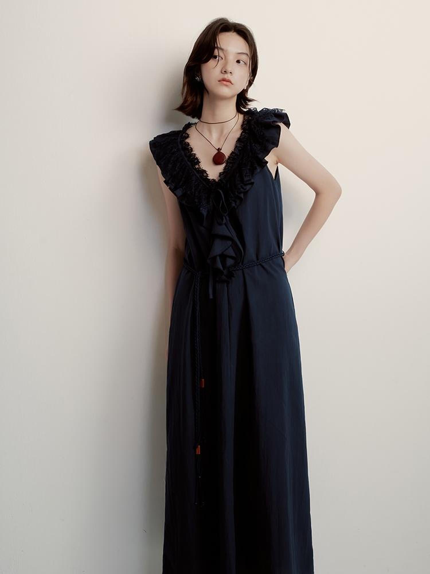 FUSSED Prussian Blue Reversible V-neck Dress With Paper Texture Antibacterial Linen