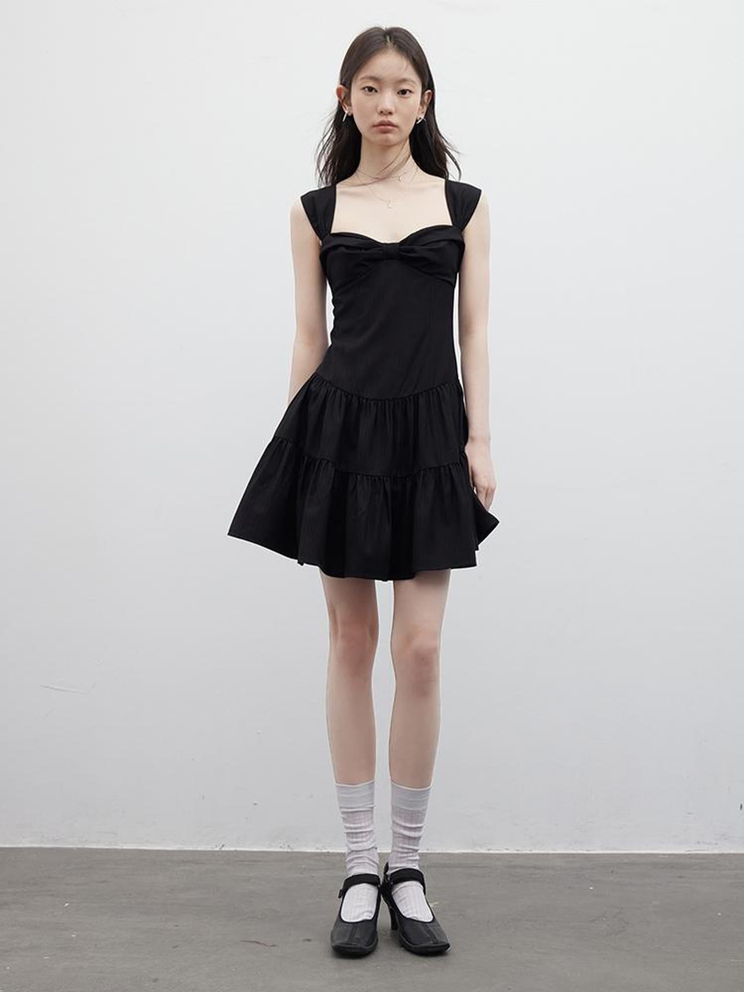 FUSSED Retro Ballroom Bow Bust Black Cake V-Neck Long-Sleeve Dress